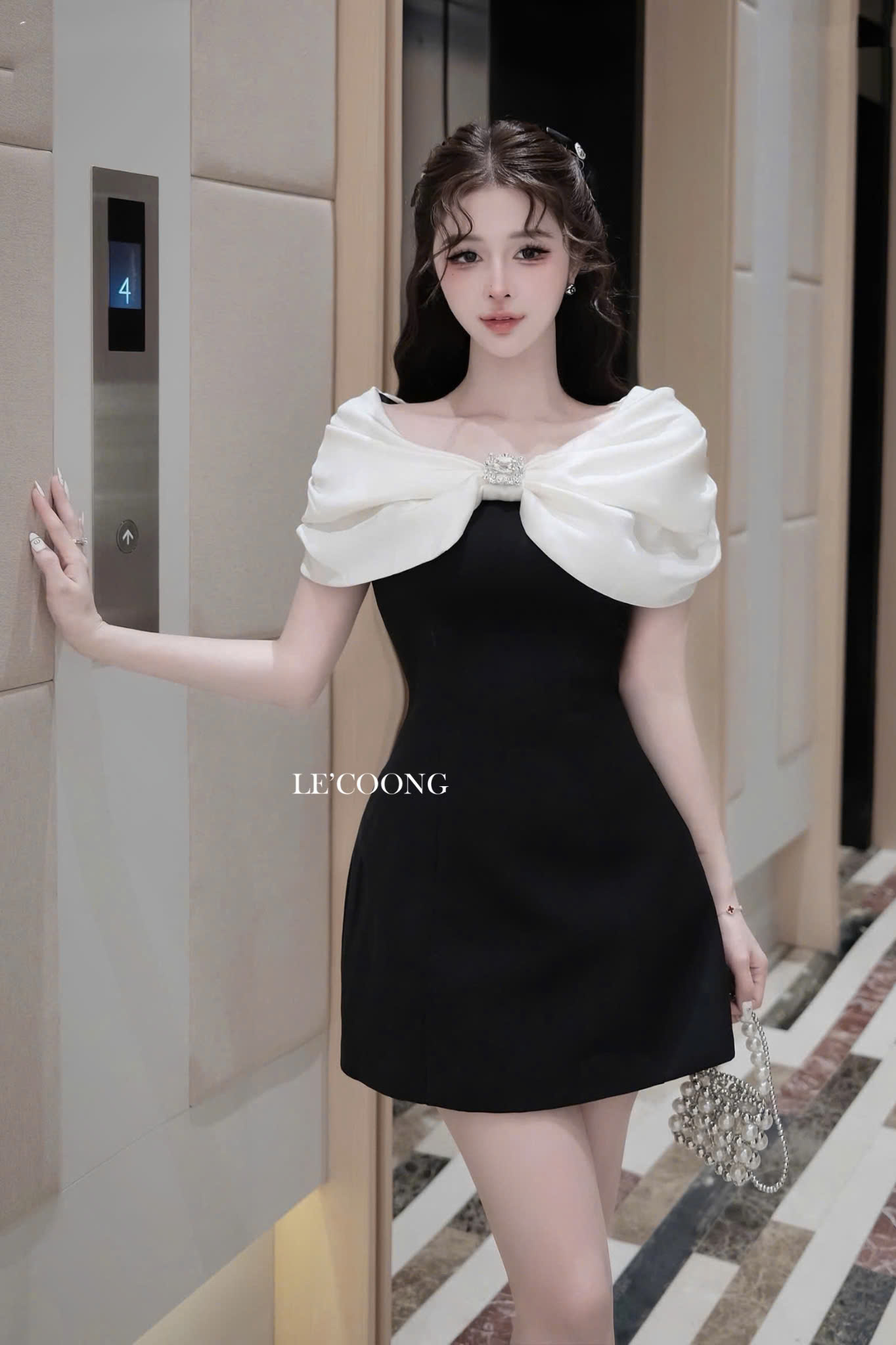 Mô tả Váy Tiểu Thư Dáng Ngắn Trễ Vai Đính Đá  LECOONG V756 Đầm Thiết Kế Đẹp Phối Đen Be Sang Chảnh - 4