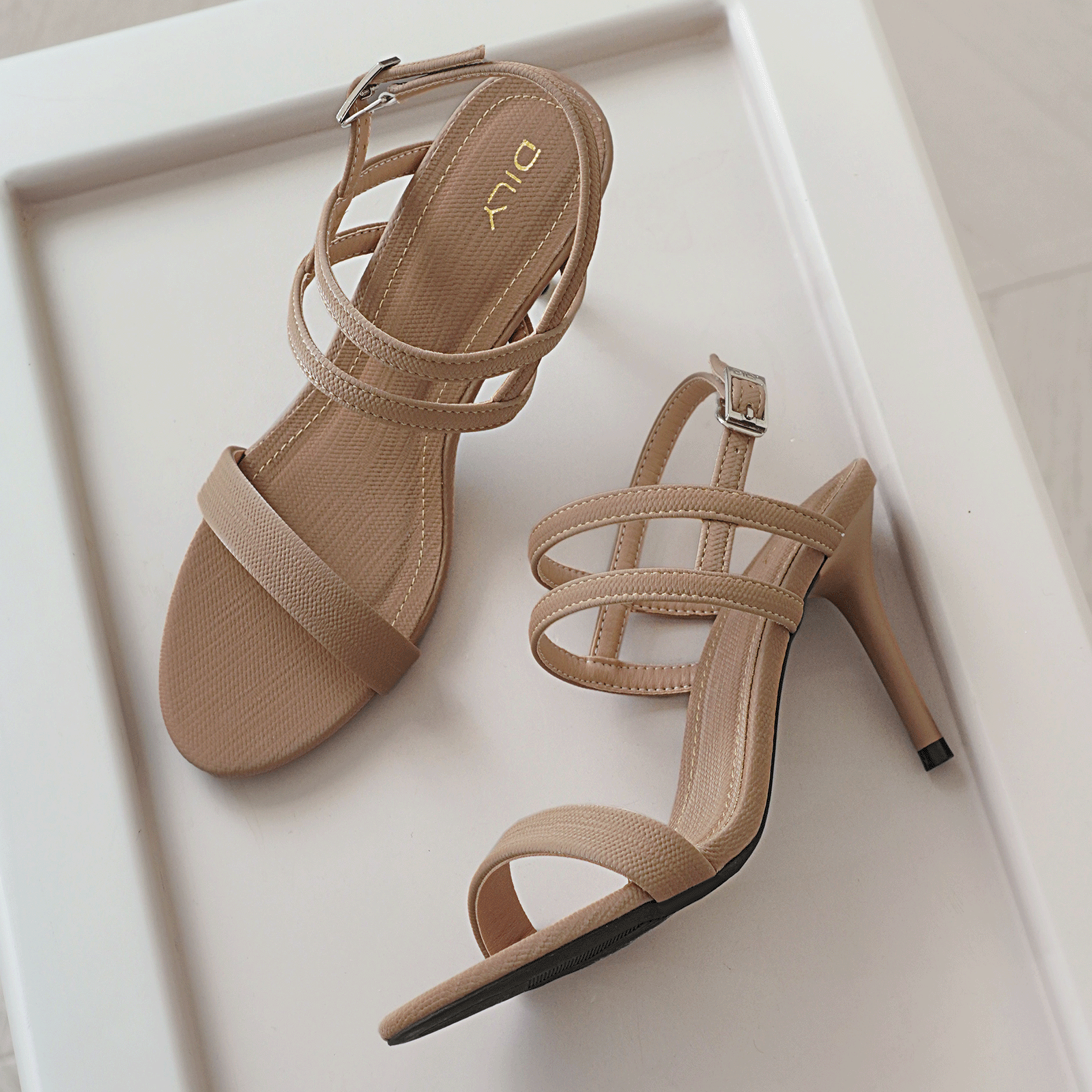 Giày sandal nữ DILY quai mảnh basic bít hậu DL0572 góc chụp