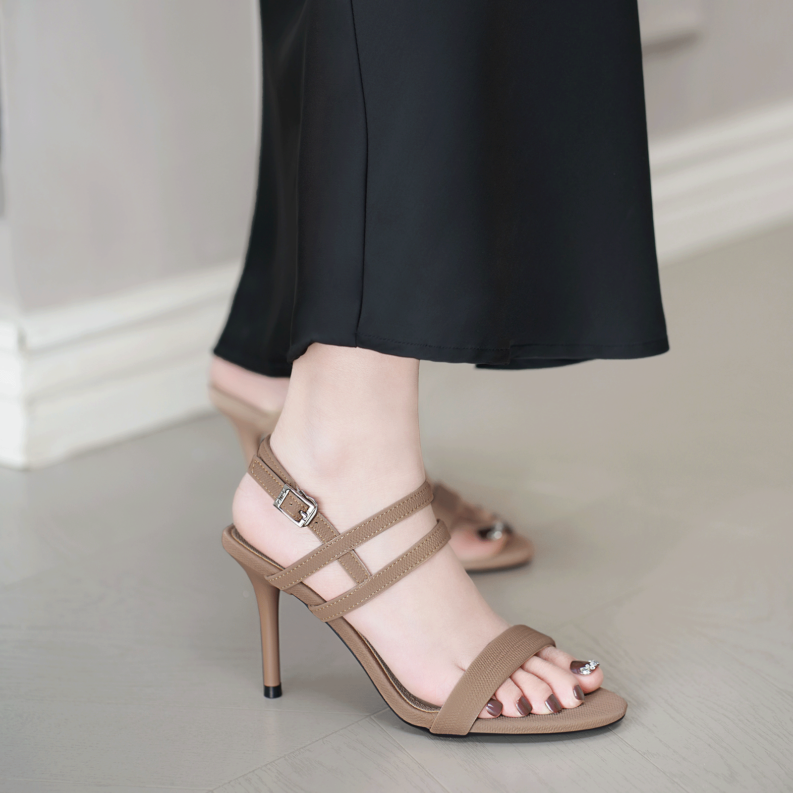 Giày sandal nữ DILY quai mảnh basic bít hậu DL0572 from