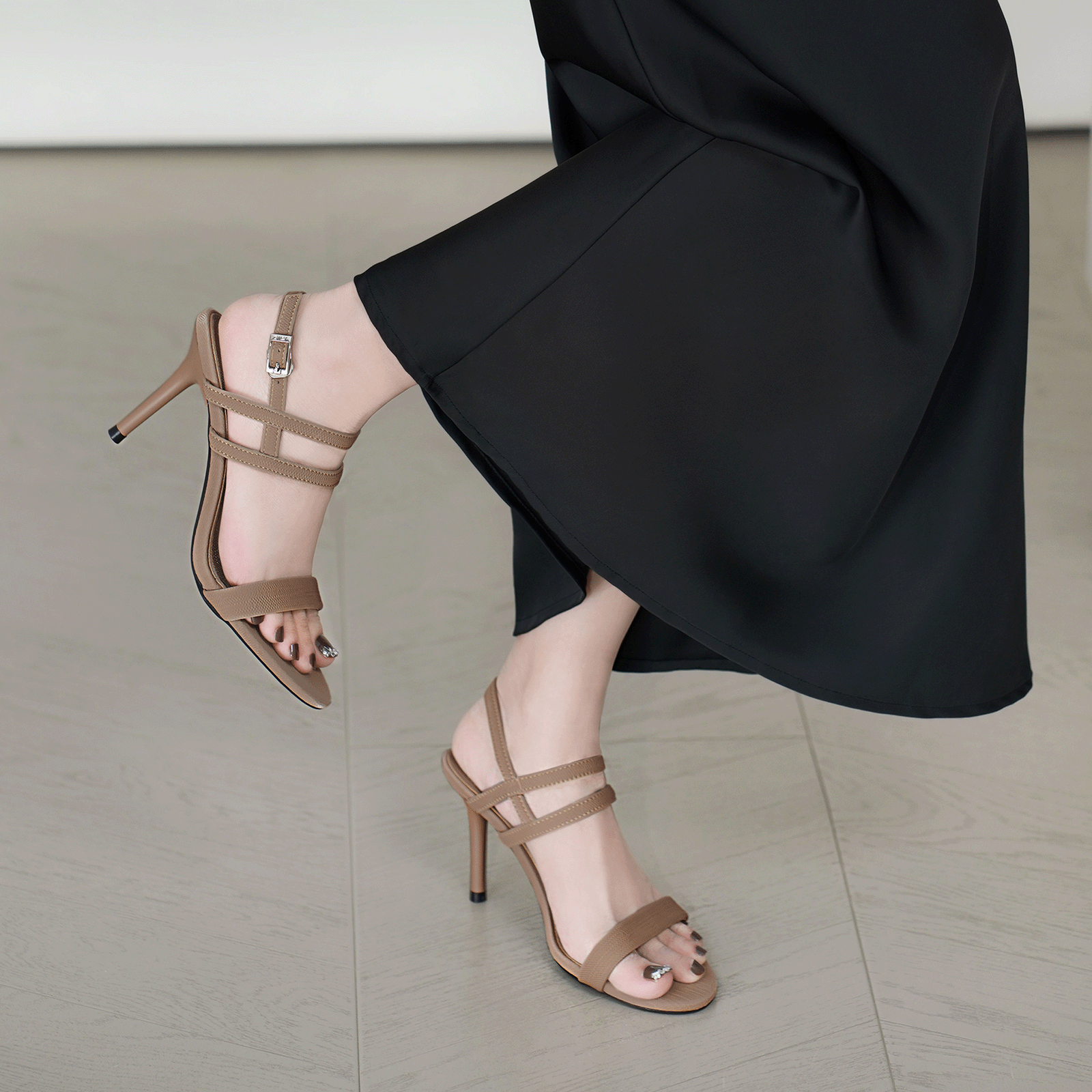 Giày sandal nữ DILY quai mảnh basic bít hậu DL0572 from trên