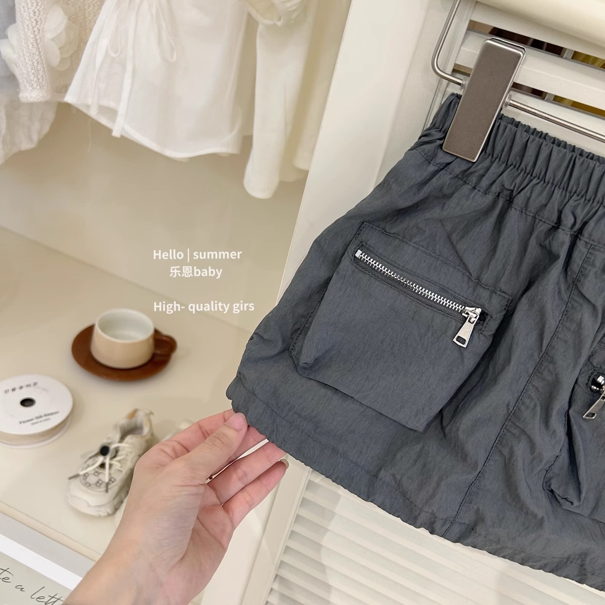 Mô tả Set Áo Sát Nách Xám Chân Váy 2 Túi Cho Bé Gái 1-8 Tuổi MINTSCLOSET Quảng Châu - GS1359 - 1