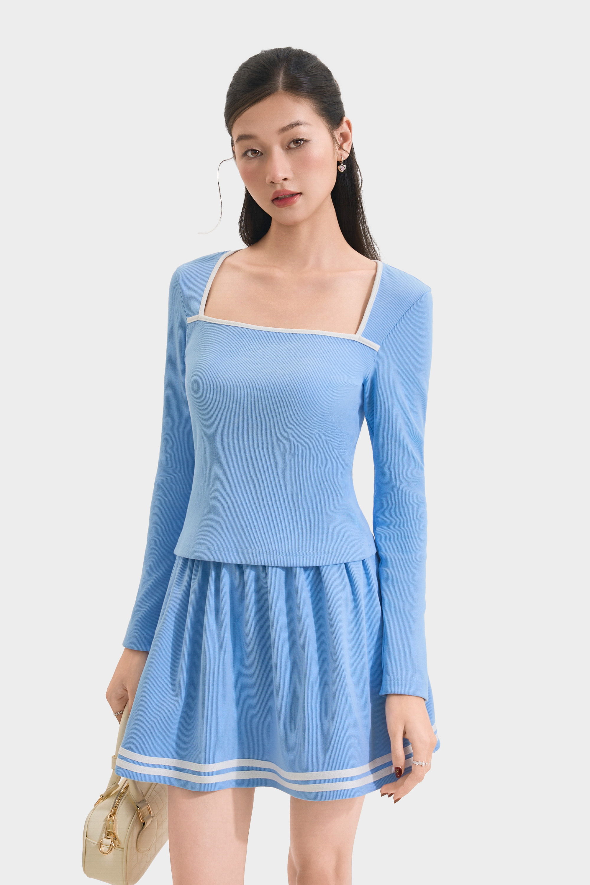 Mô tả Áo Thun Gân Tay Dài MARC FASHION Form Ôm Cổ Vuông Phối Viền - CBNH011625 - 1