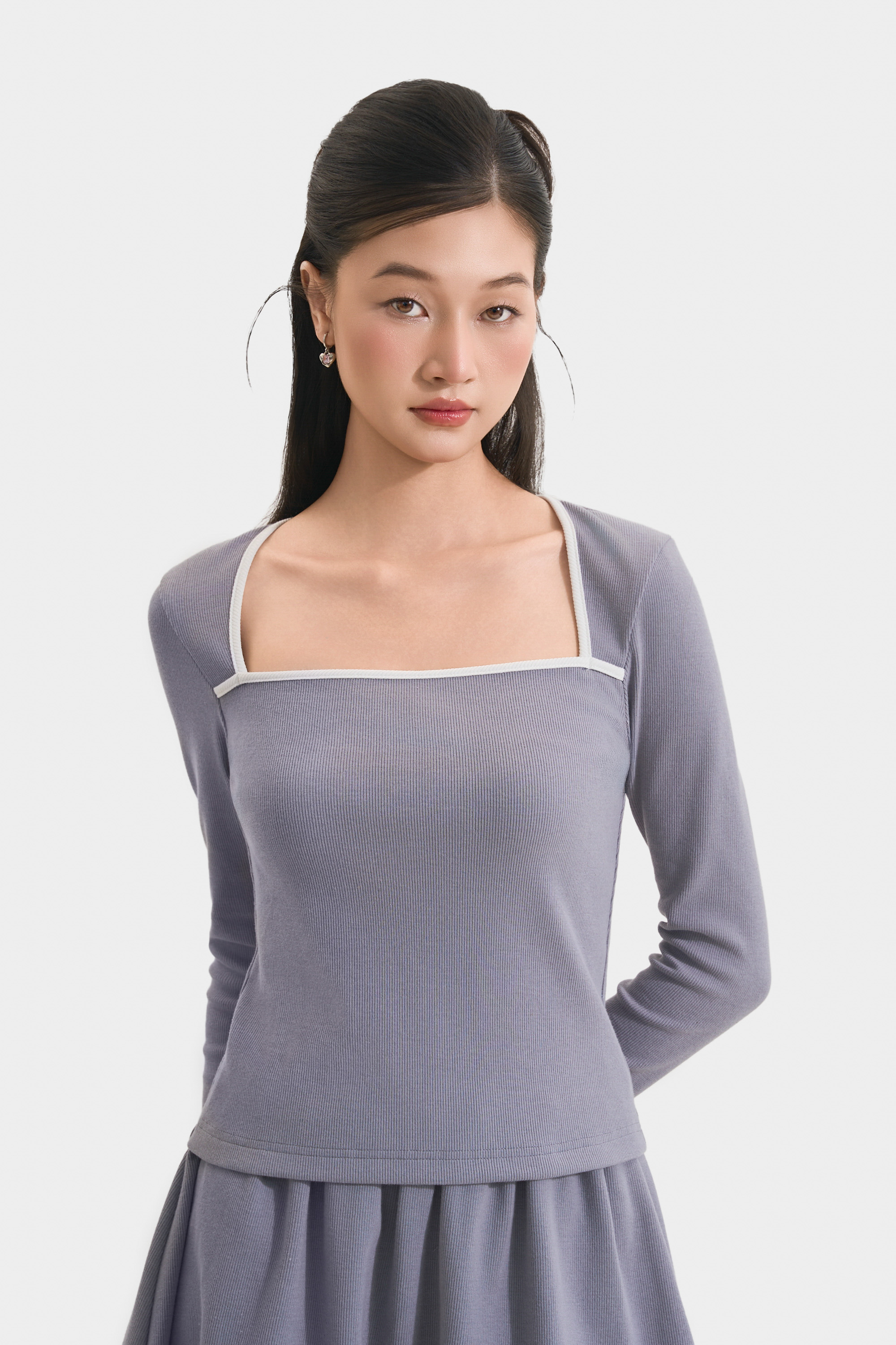 Mô tả Áo Thun Gân Tay Dài MARC FASHION Form Ôm Cổ Vuông Phối Viền - CBNH011625 - 4