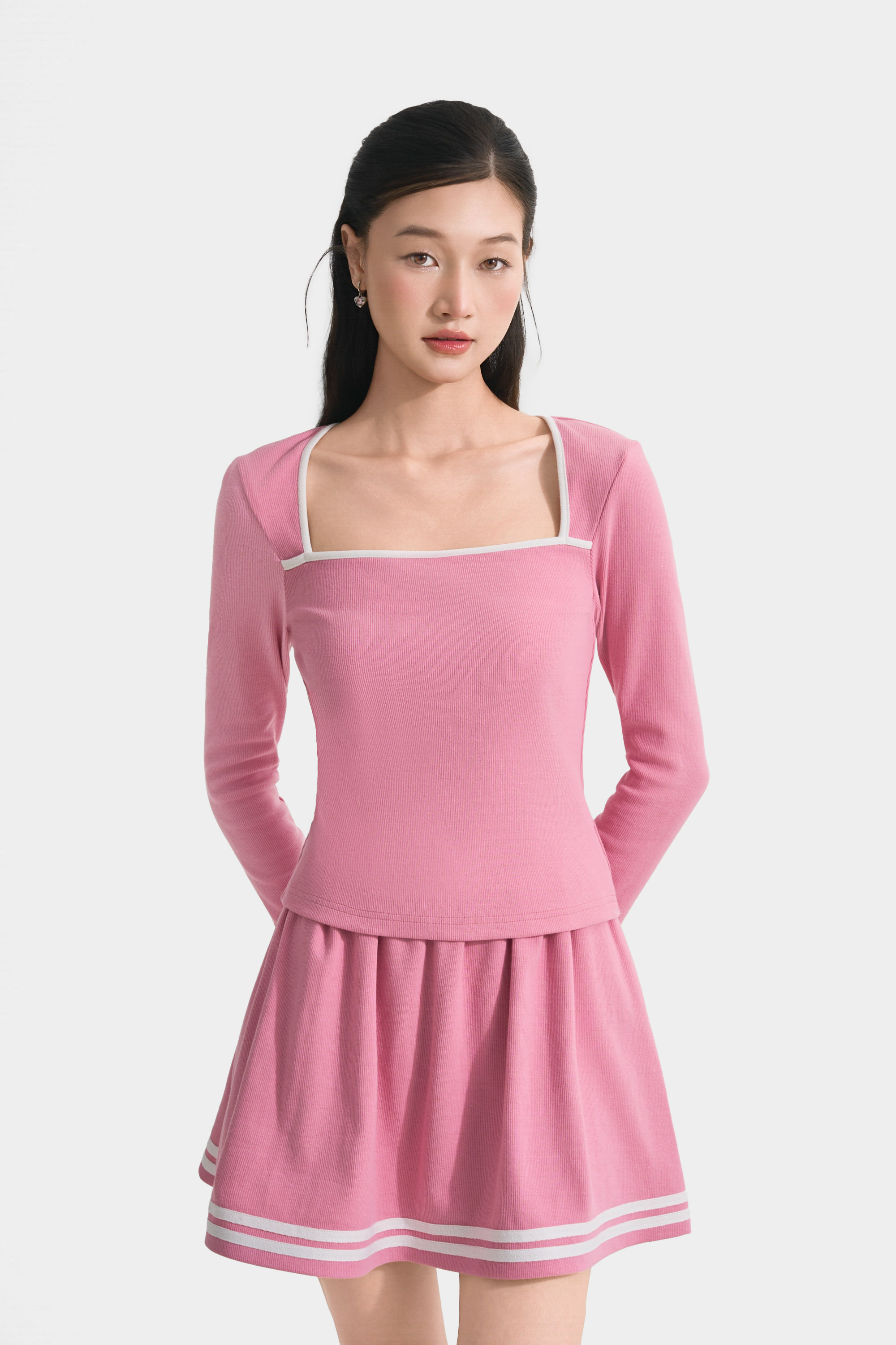 Mô tả Áo Thun Gân Tay Dài MARC FASHION Form Ôm Cổ Vuông Phối Viền - CBNH011625 - 5