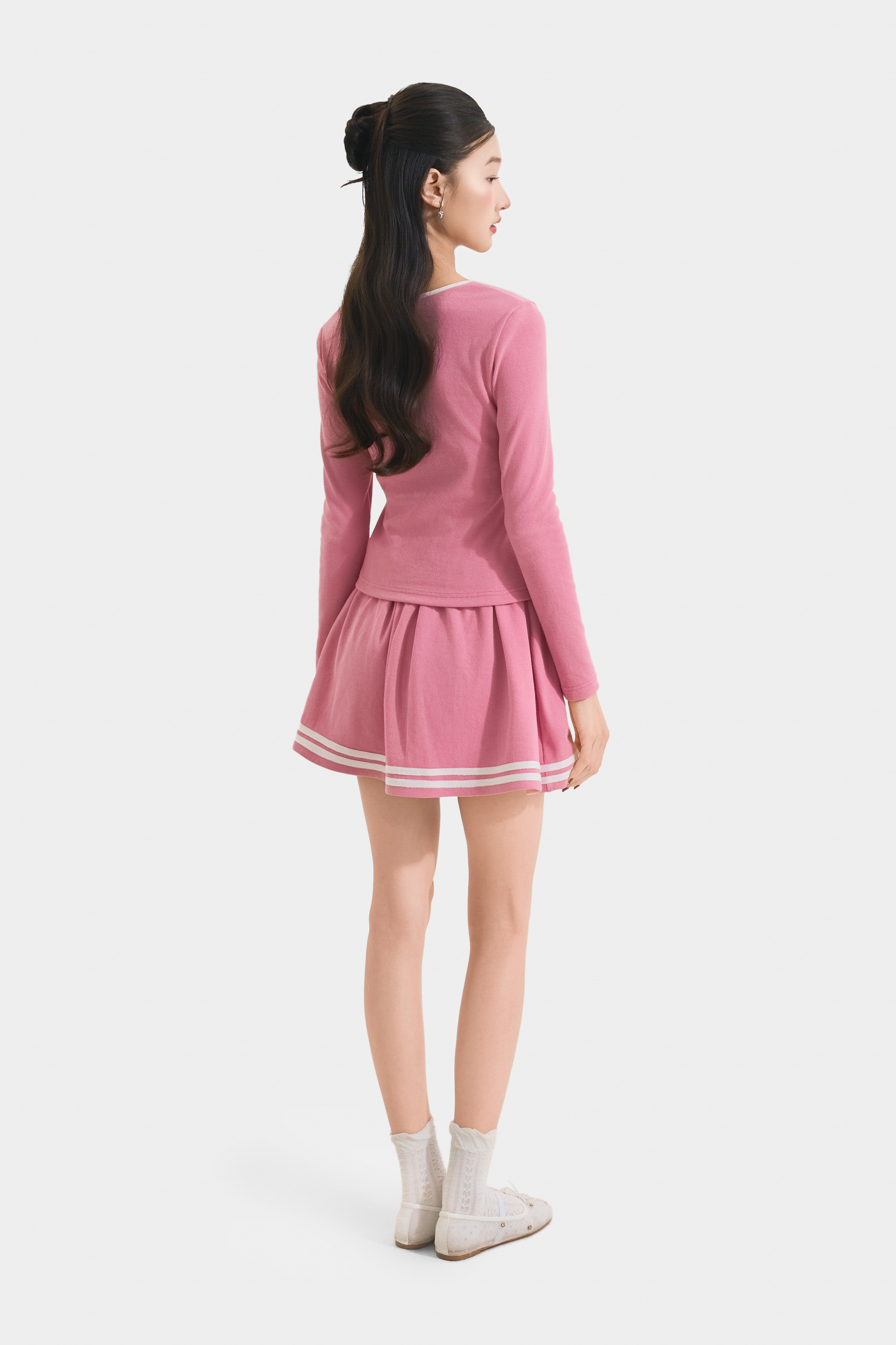 Mô tả Áo Thun Gân Tay Dài MARC FASHION Form Ôm Cổ Vuông Phối Viền - CBNH011625 - 7