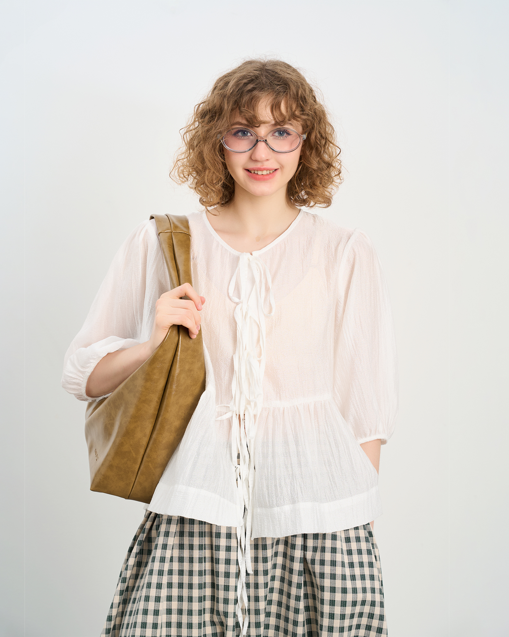 Mô tả Áo kiểu nữ AMMIE cổ tròn tay lửng KHÂU BY CQ - 1