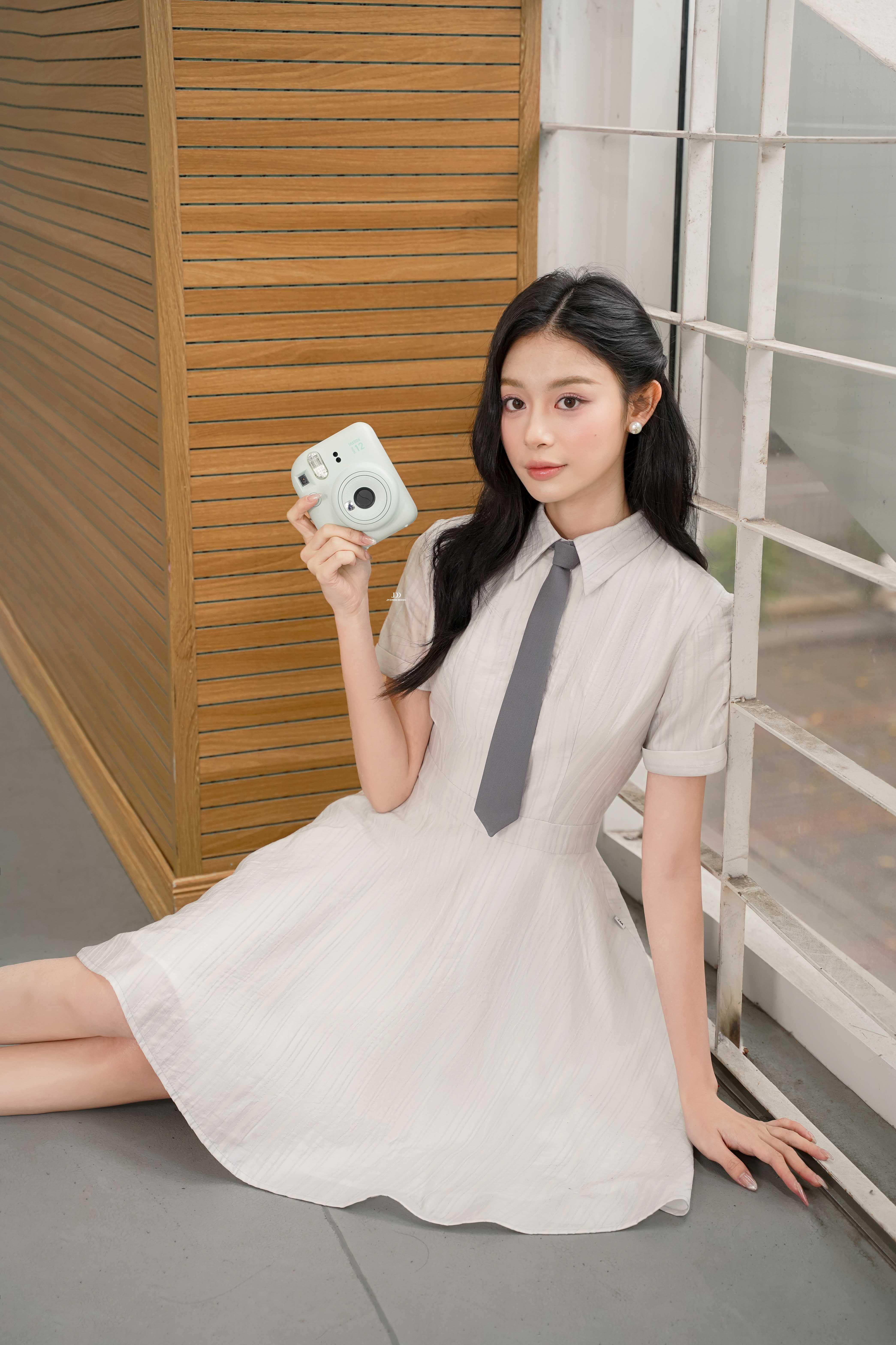 Mô tả Đầm cổ đức tay A ngắn chân đổ 1S30.2503OG, váy cổ sơ mi dáng chữ a tôn dáng thanh lịch năng động thiết kế bởi JM Dress - 1