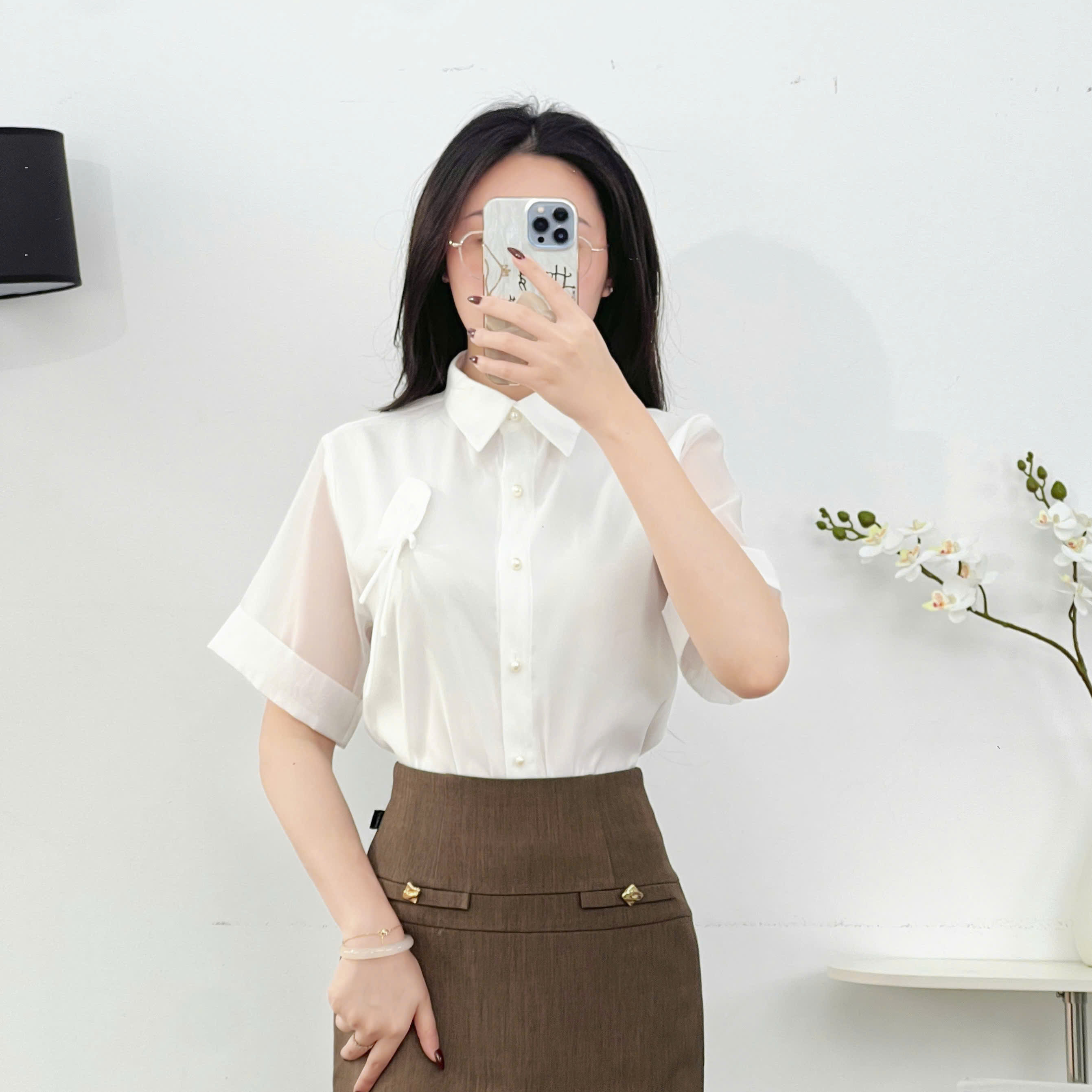 Mô tả Áo Sơ Mi Nữ 𝐂𝐂𝐇𝐀𝐓 Dáng Suông Kiểu Luky Chất Liệu Voan Tơ Mềm Mại 15FNV2001ST - 1