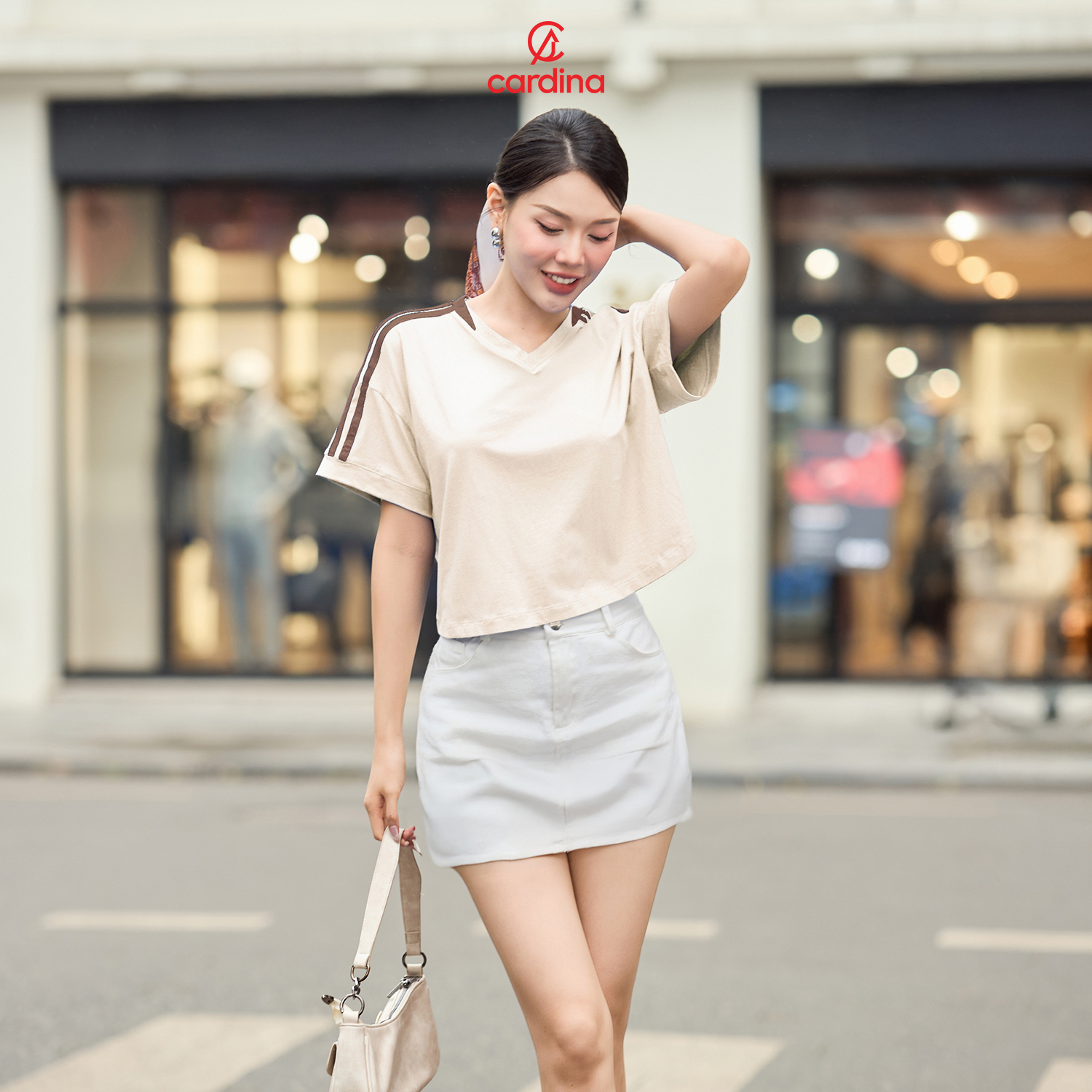 Mô tả Áo phông CARDINA chất liệu cotton kiểu cổ tim dáng croptop trẻ trung năng động 5ATC14 - 10