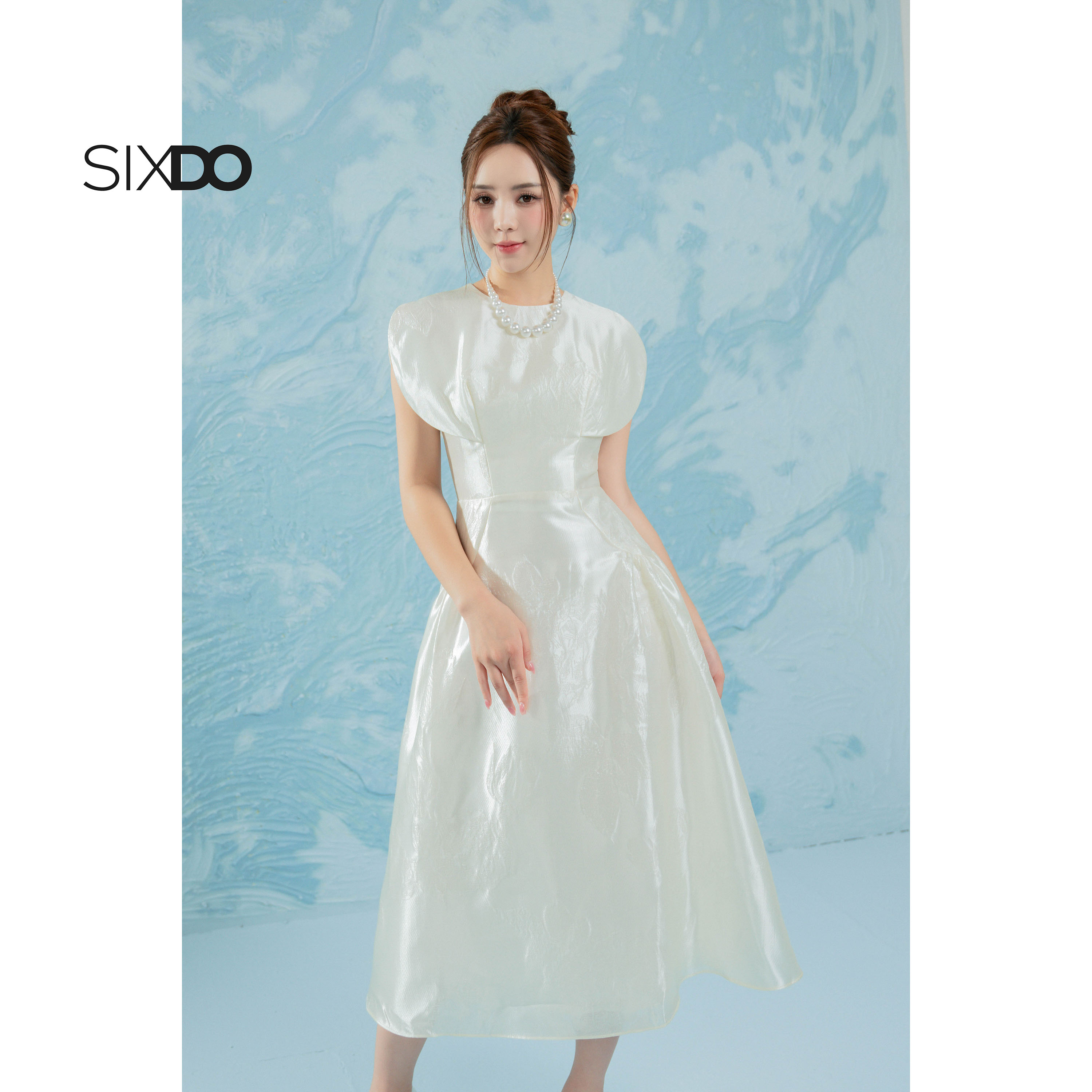 Mô tả Đầm gấm sát nách cánh tay xẻ SIXDO (Off White Brocade Midi Dress) - 1