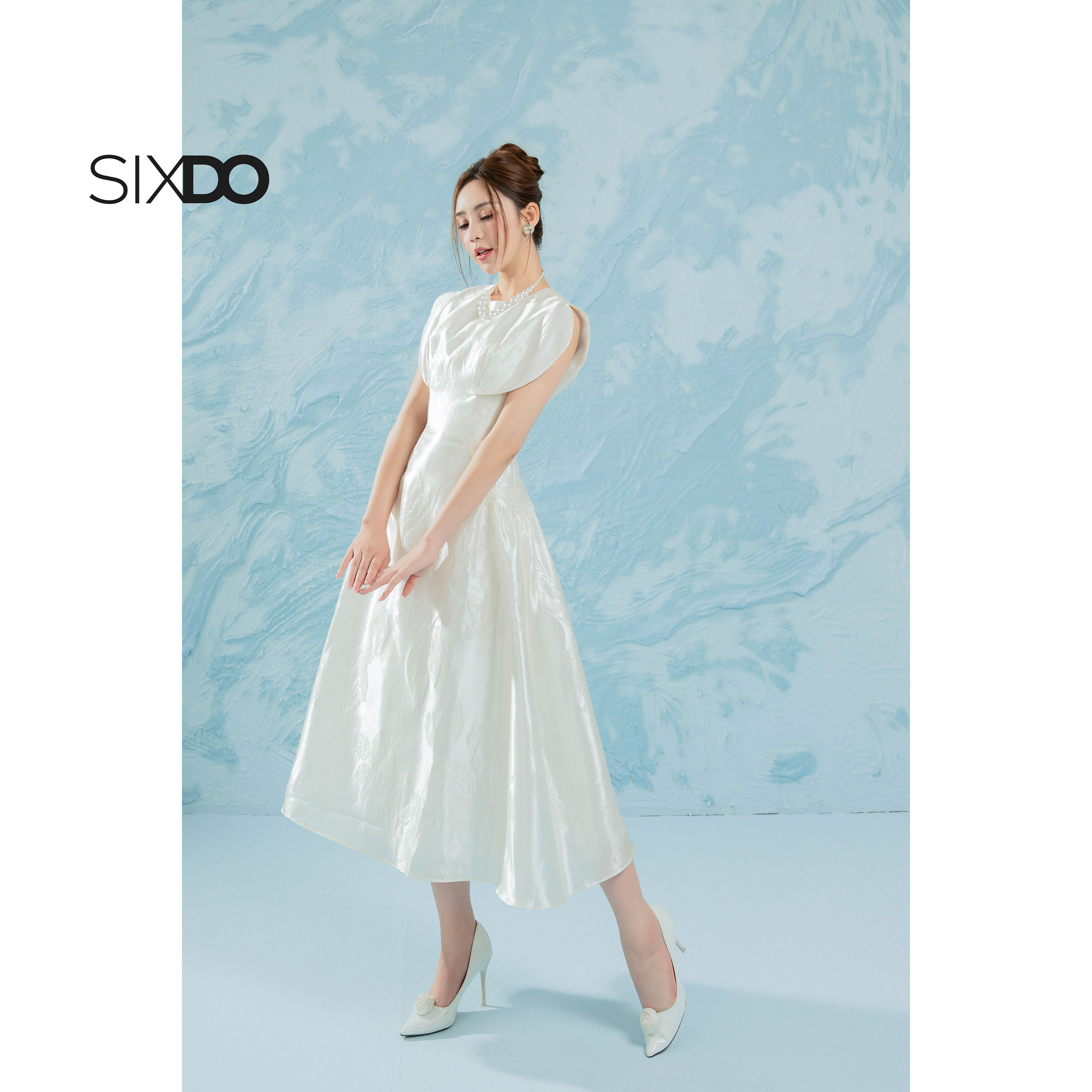 Mô tả Đầm gấm sát nách cánh tay xẻ SIXDO (Off White Brocade Midi Dress) - 3