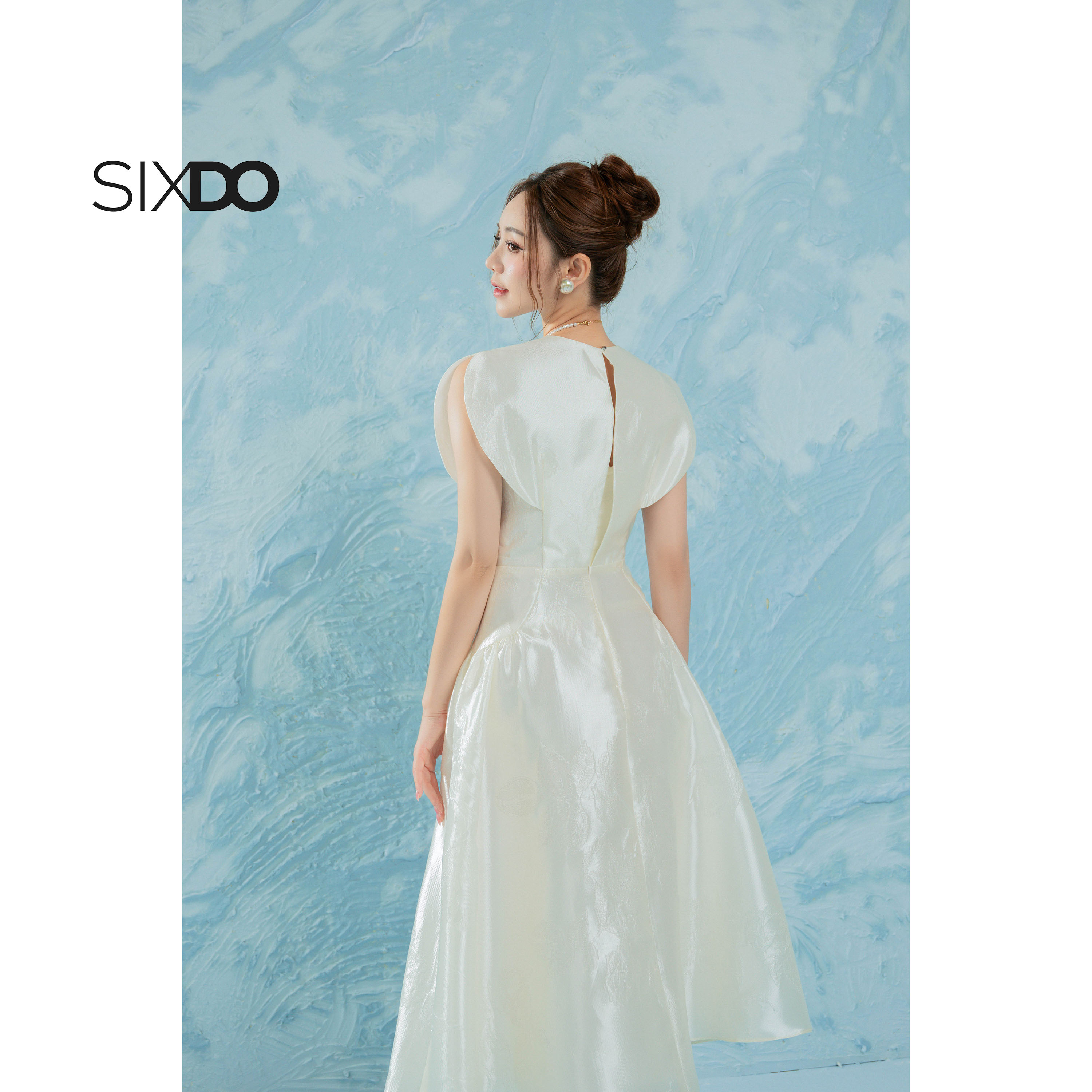 Mô tả Đầm gấm sát nách cánh tay xẻ SIXDO (Off White Brocade Midi Dress) - 4