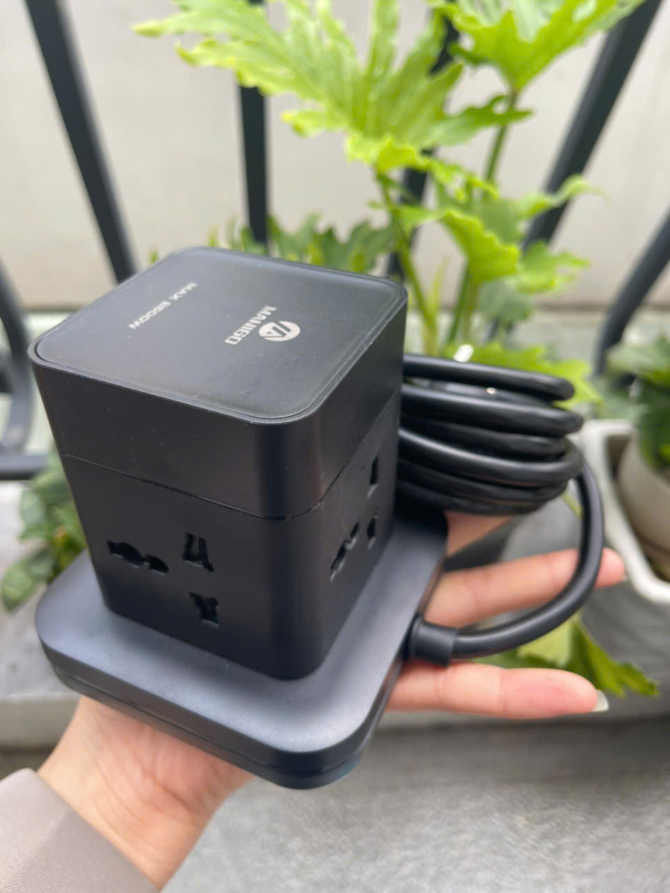 Mô tả Ổ Cắm Điện Đa Năng Manigo Nhiều Lỗ Cắm 2500W Tích Hợp USB TypeC Sạc Nhanh PD20W An Toàn Có Cầu Chì - 6