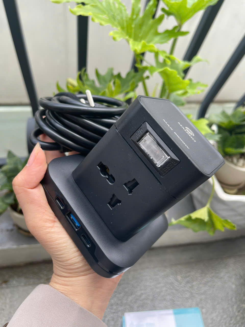 Mô tả Ổ Cắm Điện Đa Năng Manigo Nhiều Lỗ Cắm 2500W Tích Hợp USB TypeC Sạc Nhanh PD20W An Toàn Có Cầu Chì - 7