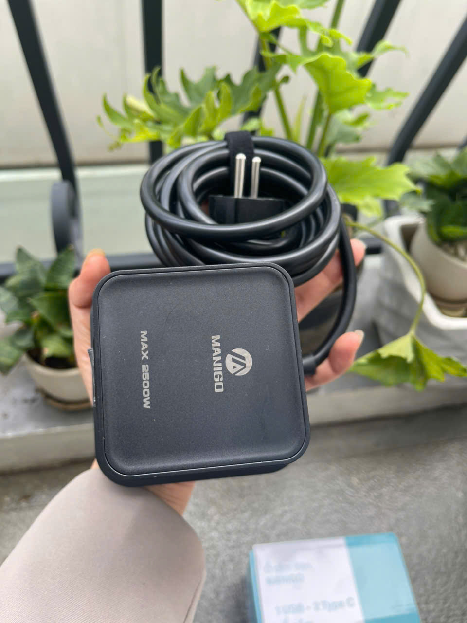 Mô tả Ổ Cắm Điện Đa Năng Manigo Nhiều Lỗ Cắm 2500W Tích Hợp USB TypeC Sạc Nhanh PD20W An Toàn Có Cầu Chì - 9