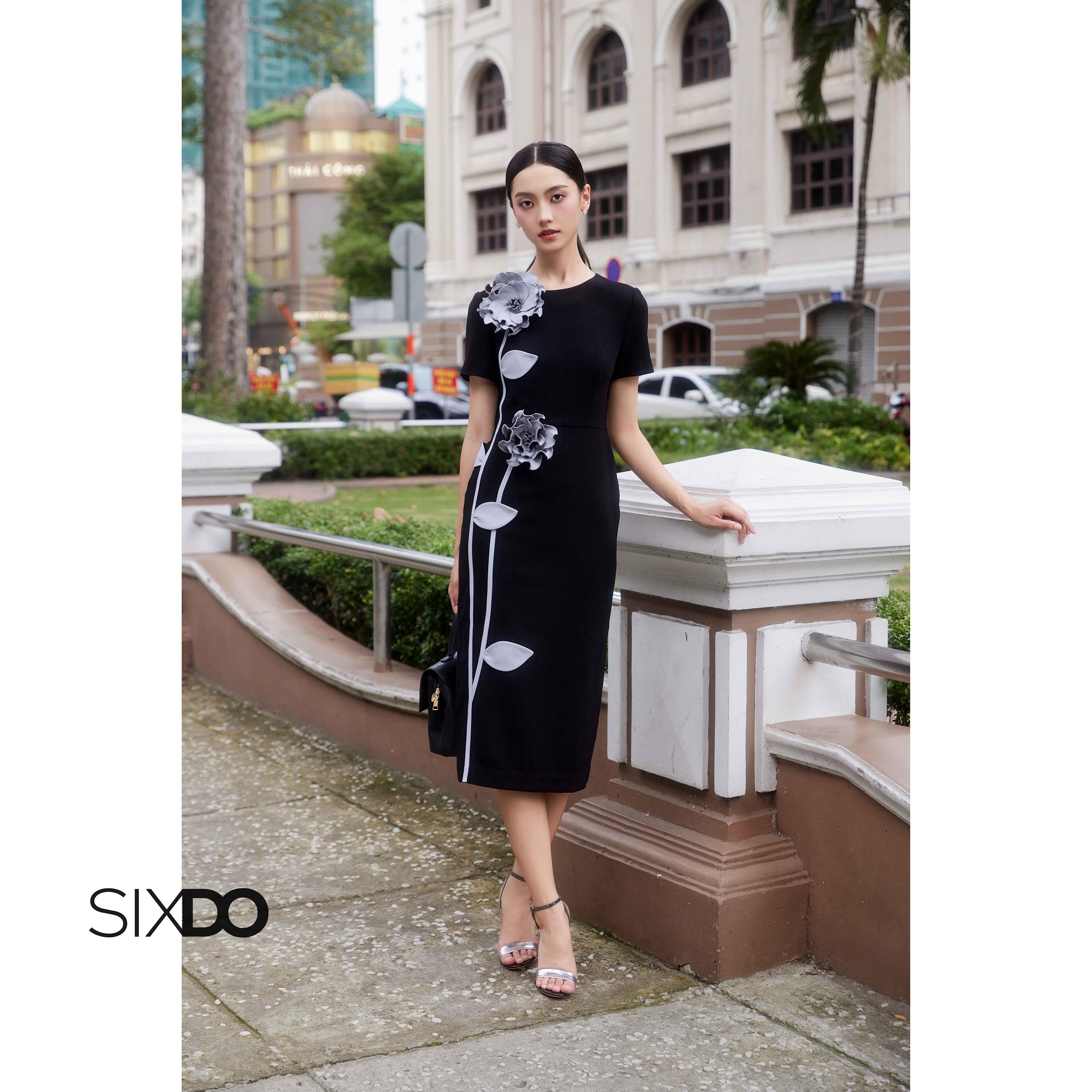 Mô tả Đầm đen ôm hoa 3D thủ công SIXDO (Black 3D Flower Woven Pencil Dress) - 2