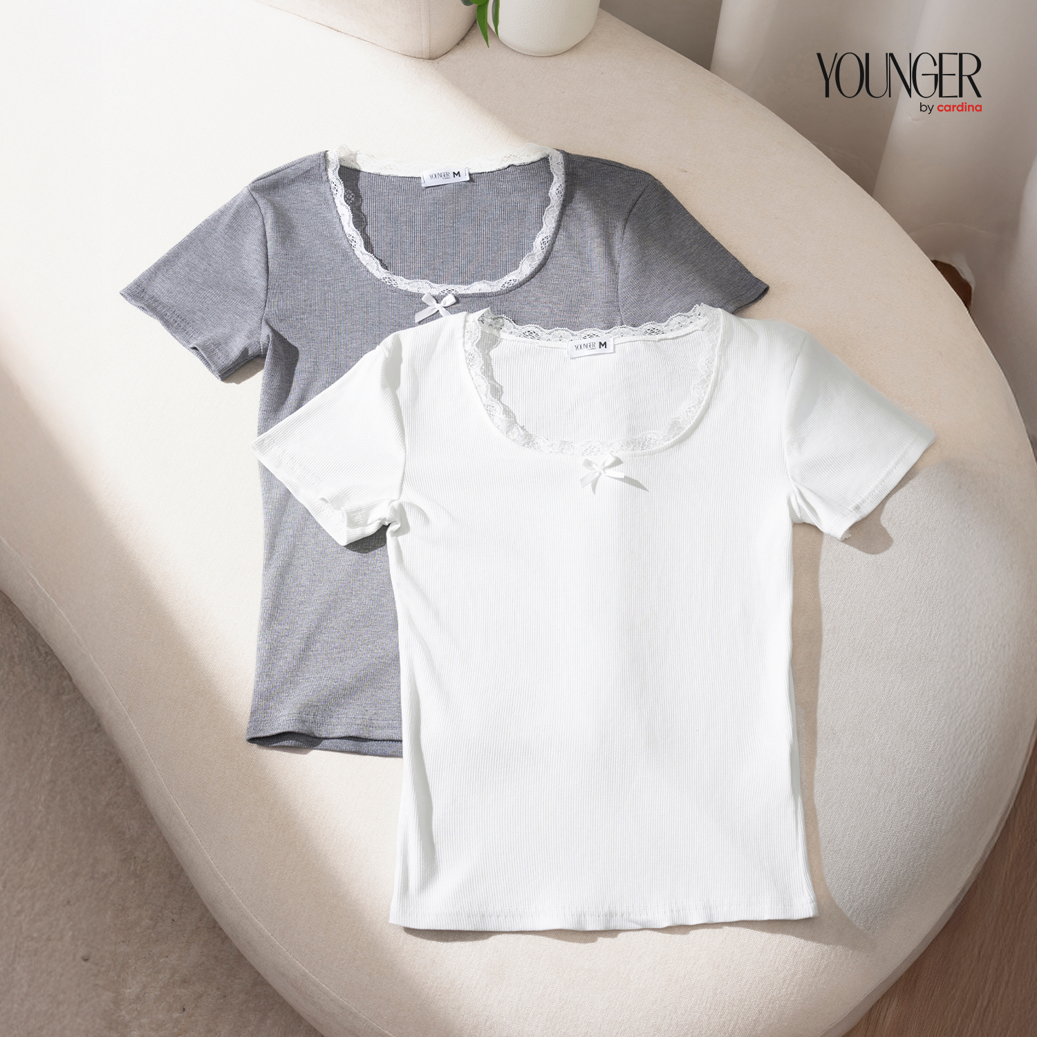 Mô tả Áo thun nữ YOUNGER BY CARDINA chất bozip dáng ngắn cổ U phối ren 5YAFC03 - 1