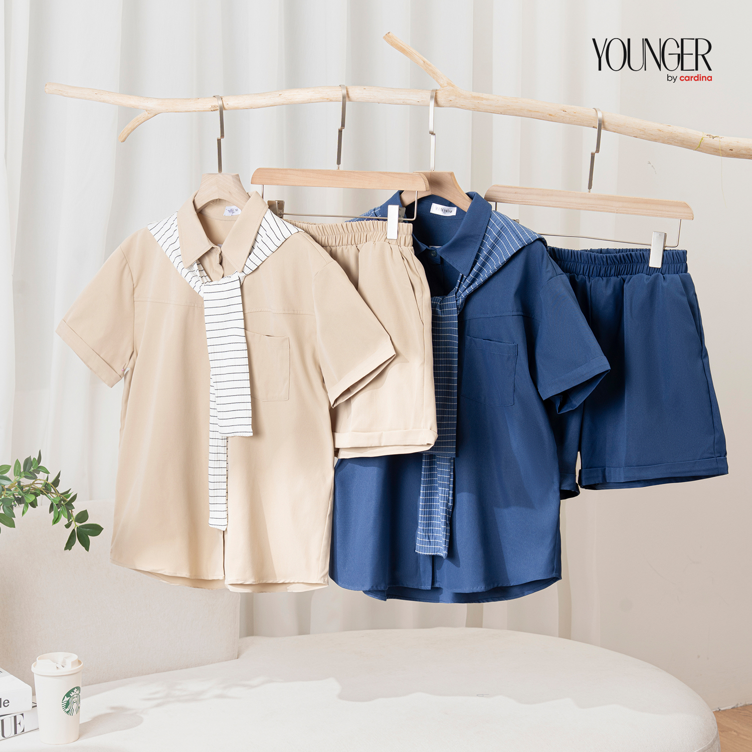 Mô tả Bộ đồ nữ YOUNGER BY CARDINA chất liệu thô kaki áo phối cổ sơ mi phối vạt áo trẻ trung năng động 5YBKN01 - 4