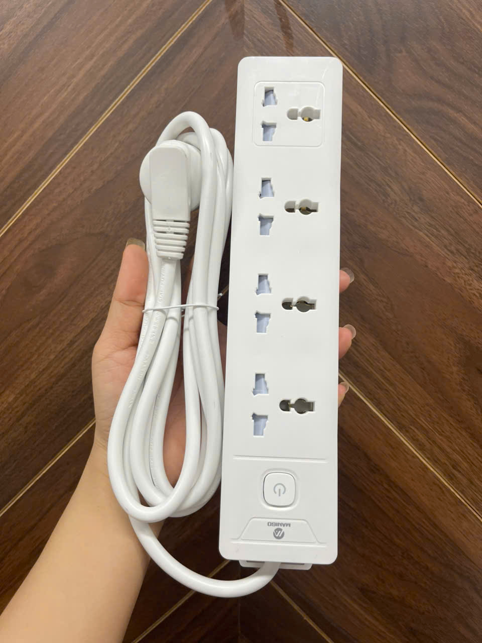 Mô tả Ổ cắm điện ĐA NĂNG MANIGO UNS 1K4 nhiều lỗ cắm công suất 2500W có cầu chì an toàn bảo hành 18 tháng - 3