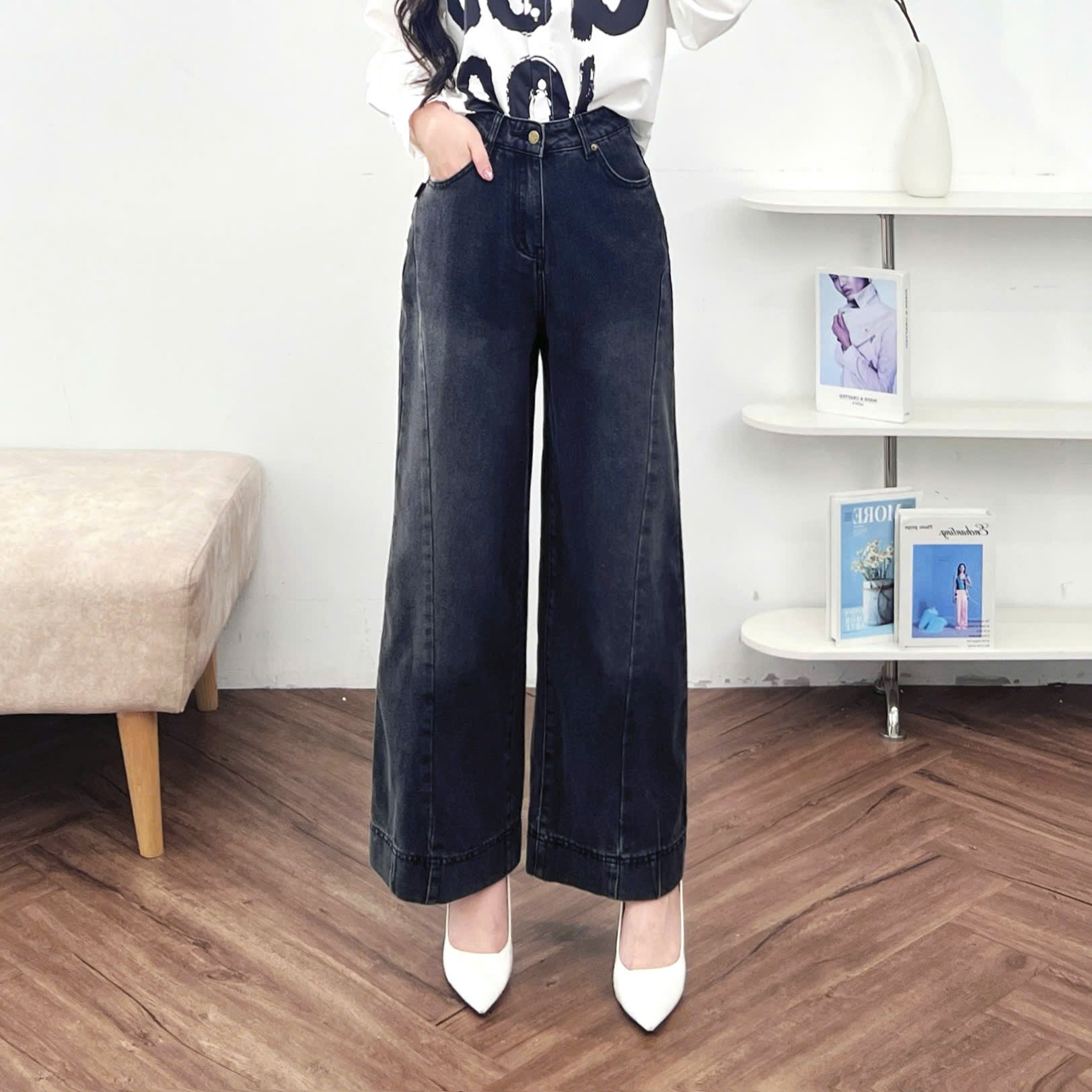 Mô tả Quần Jean Nữ 𝐂𝐂𝐇𝐀𝐓 Dáng Suông Ly Chéo Chất Liệu Jeans Cao Cấp Basic 15GDJ2001ST - 4