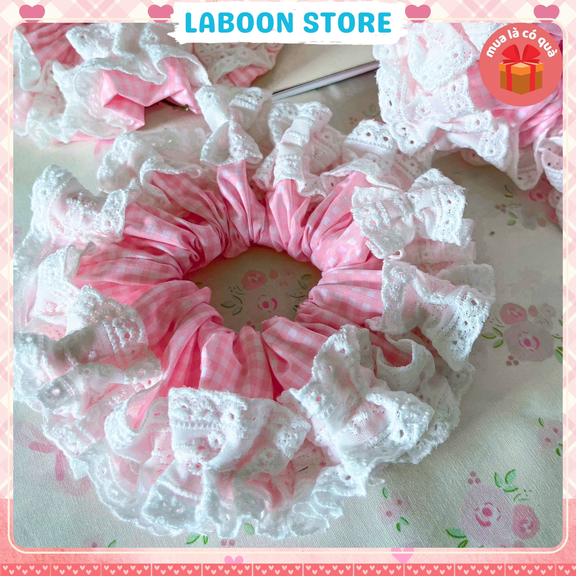 Mô tả Scrunchies LABOON tiểu thư phối ren nơ bèo trắng tinh tế buộc tóc hồng baby dịu dàng như sương mai - 1