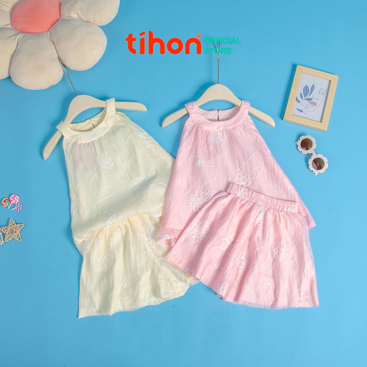 Chi tiết thêu hoa trên set đồ TIHON
