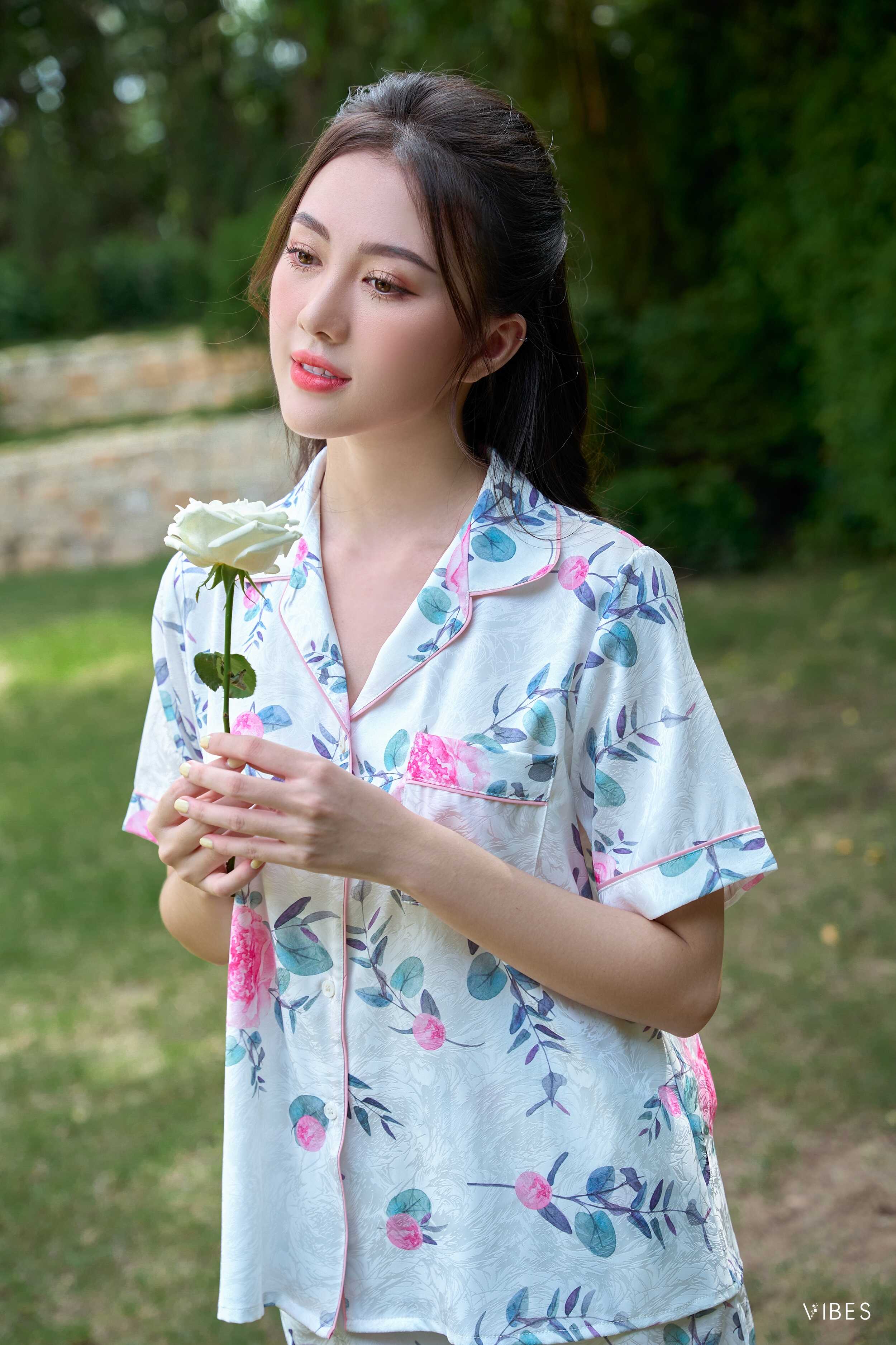 Mô tả VIBES Pijama ngắn Lụa gấm họa tiết hoa nhí Lucie Py Set - 2