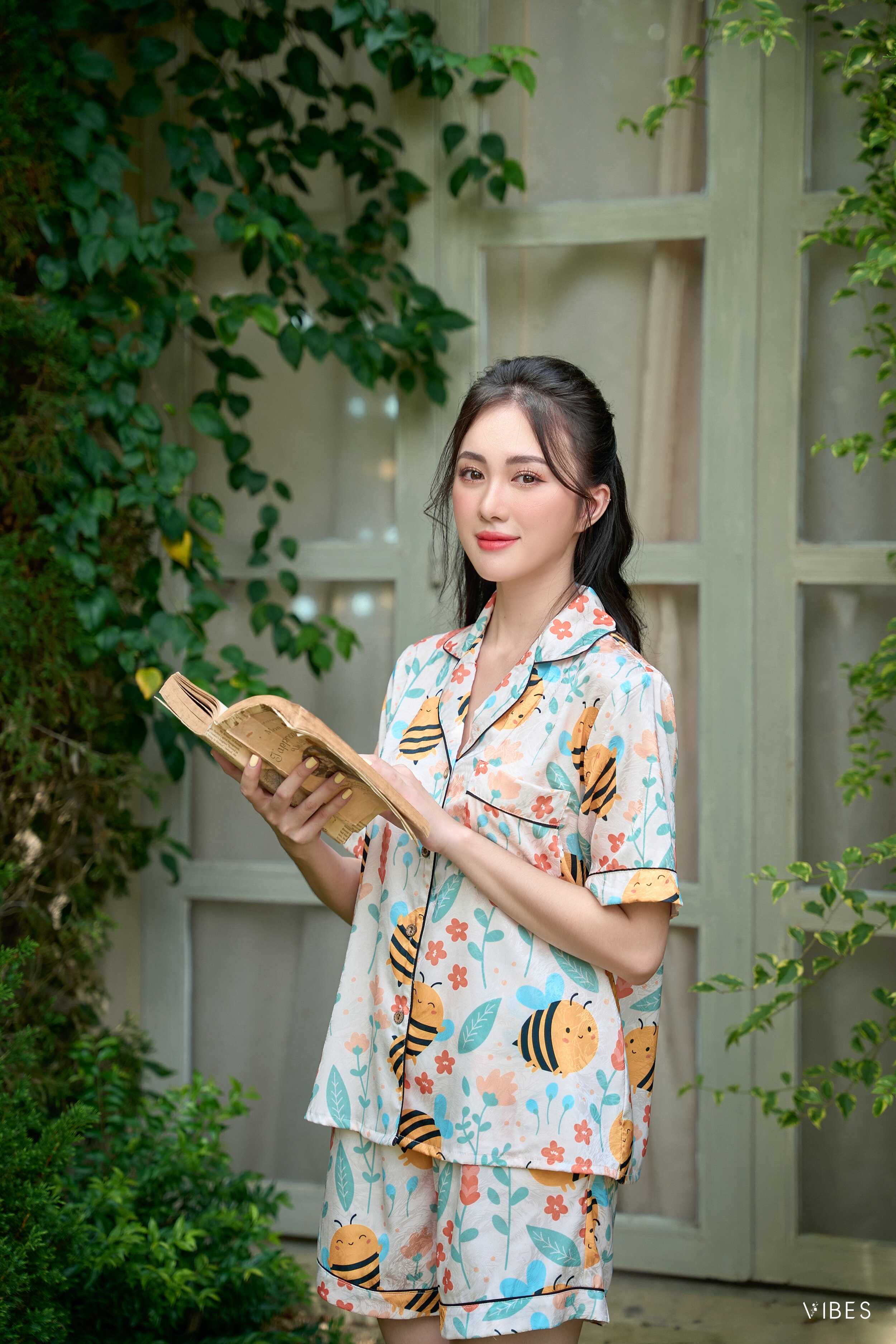 Mô tả VIBES Đồ bộ Pijama ngắn Lụa Gấm cao cấp họa tiết dễ thương Bee Py Set - 3