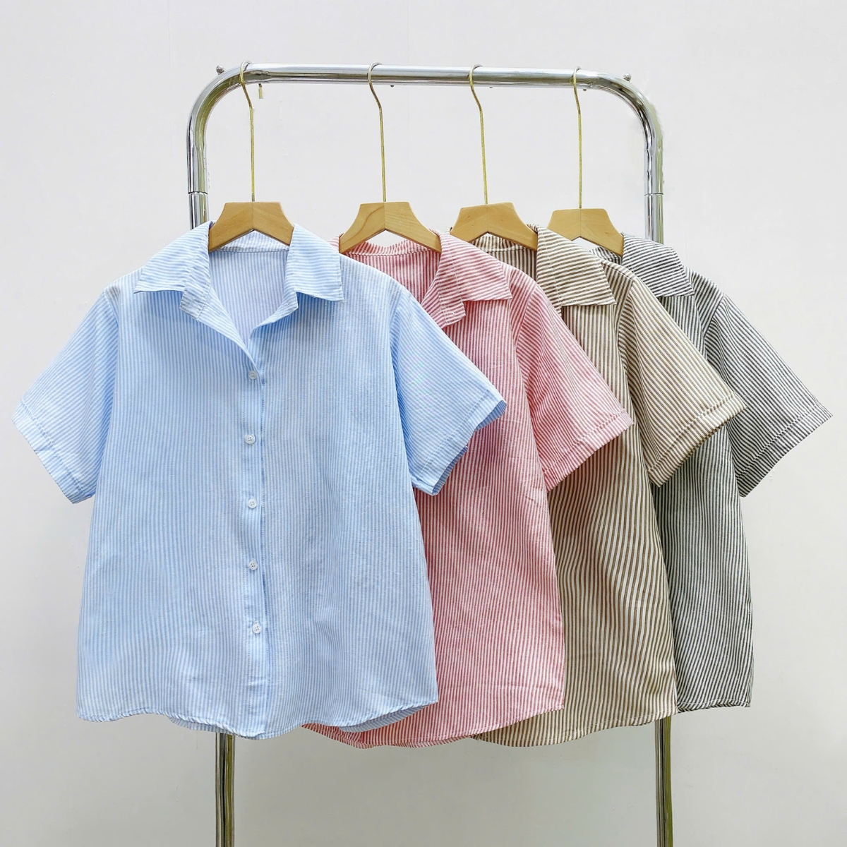 Mô tả Áo Sơ Mi Kẻ Sọc Bigsize Nữ Somi Tay Ngắn Tôn Dáng Vài Cotton Thô Cho Chubby SM184 - 1