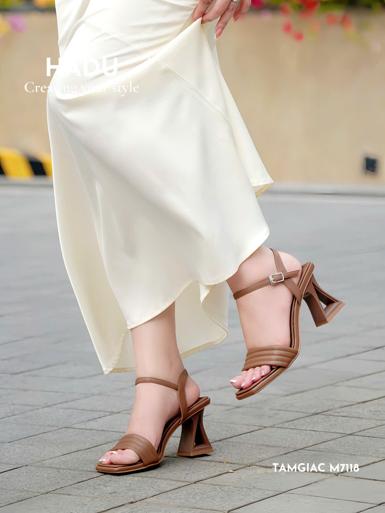 Chi tiết quai ngang HADU M7118