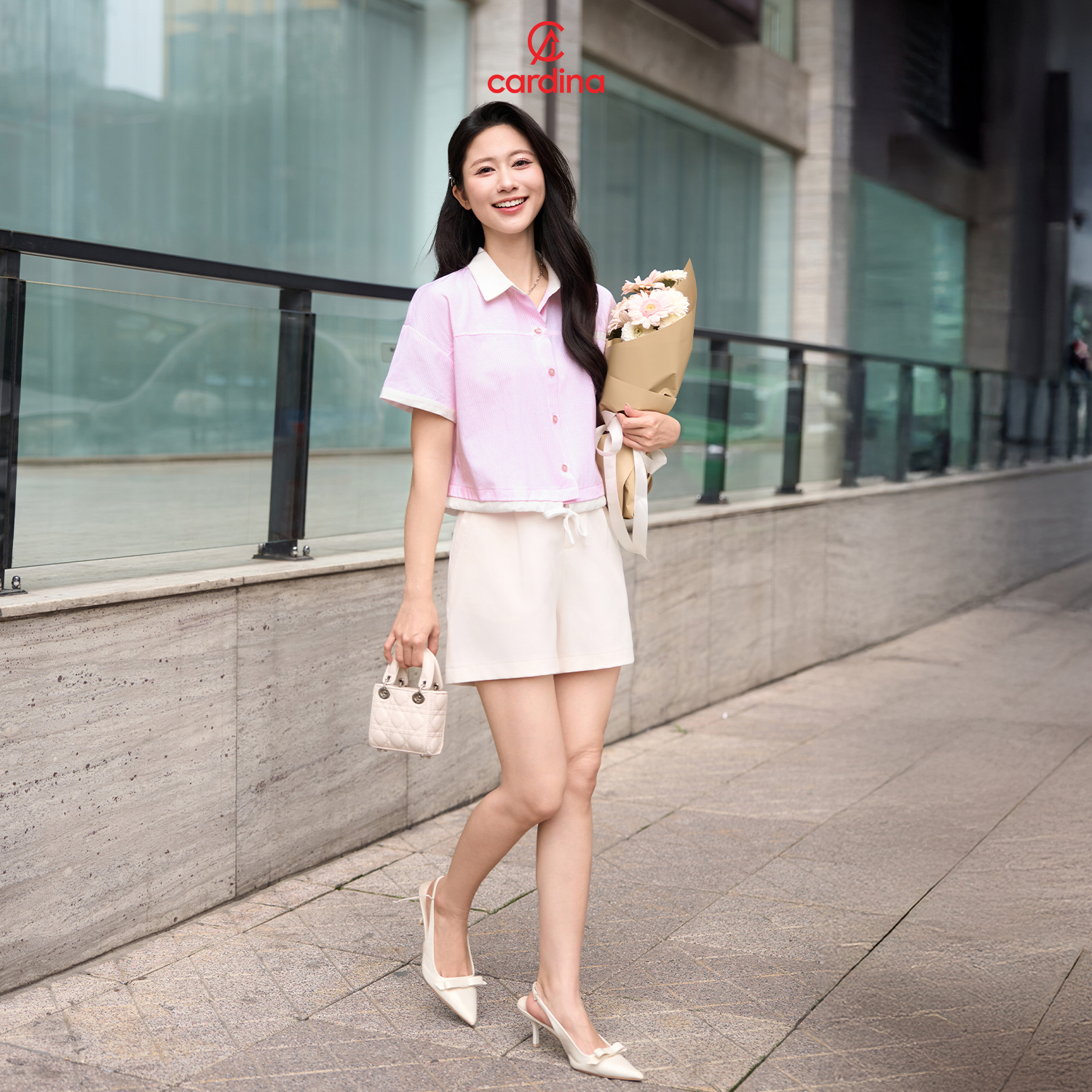 Mô tả Áo sơ mi nữ CARDINA chất thô dáng croptop có đường rút gấu trẻ trung năng động 5ASC10 - 5