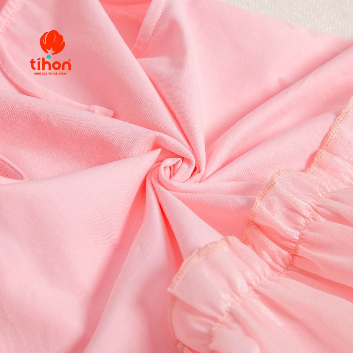 Hình in chú mèo và thỏ trên váy bé gái TIHON