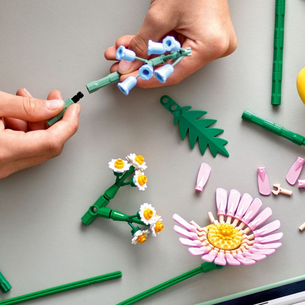Mô tả LEGO BOTANICALS 10347 Đồ Chơi Lắp Ráp Bó Hoa Nhỏ Tươi Tắn (373 chi tiết) - 6