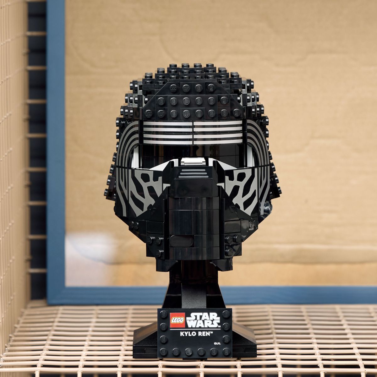Mô tả LEGO STAR WARS 75415 Đồ Chơi Lắp Ráp Mũ Giáp Kylo Ren (529 chi tiết) - 8