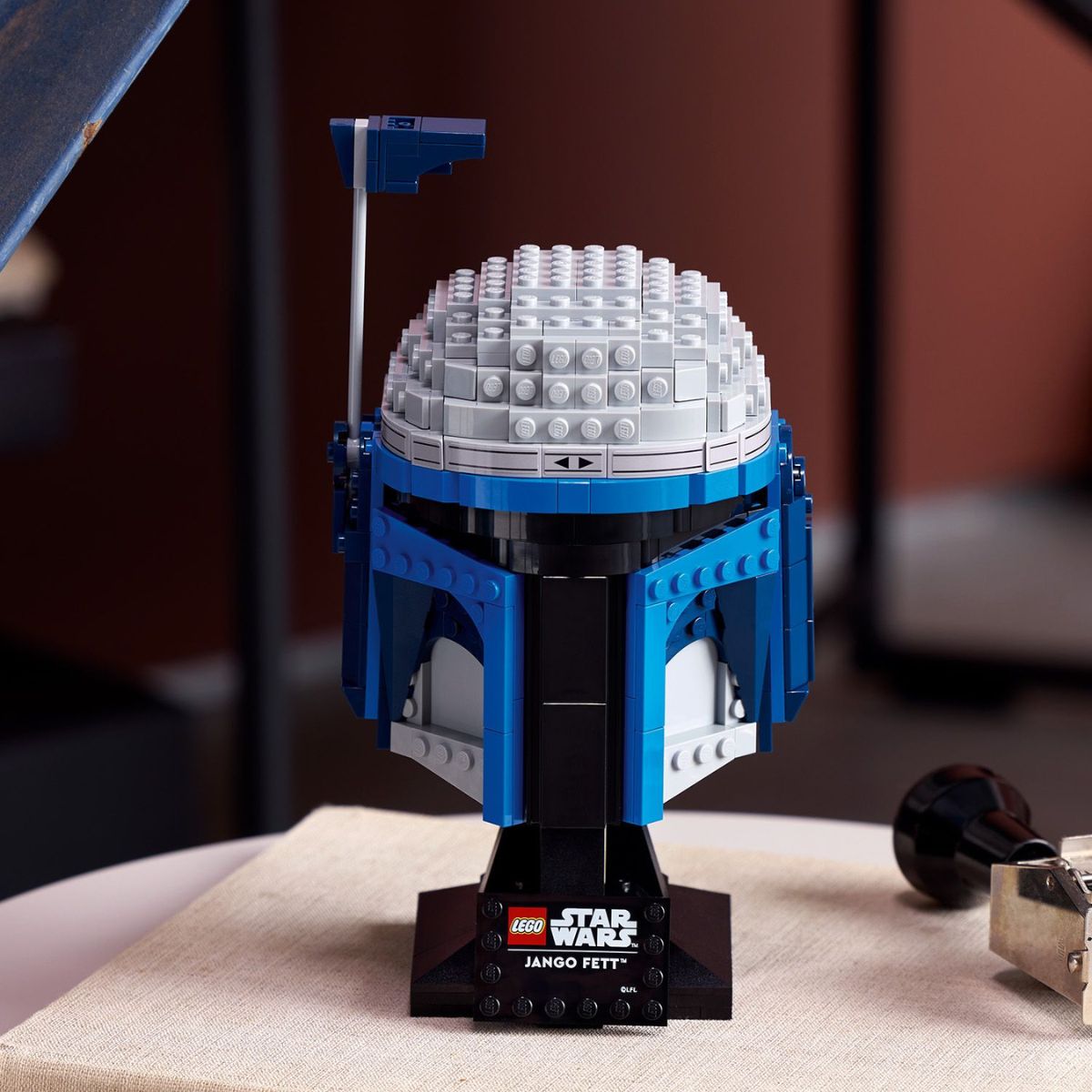 Đế trưng bày và bảng tên LEGO 75408