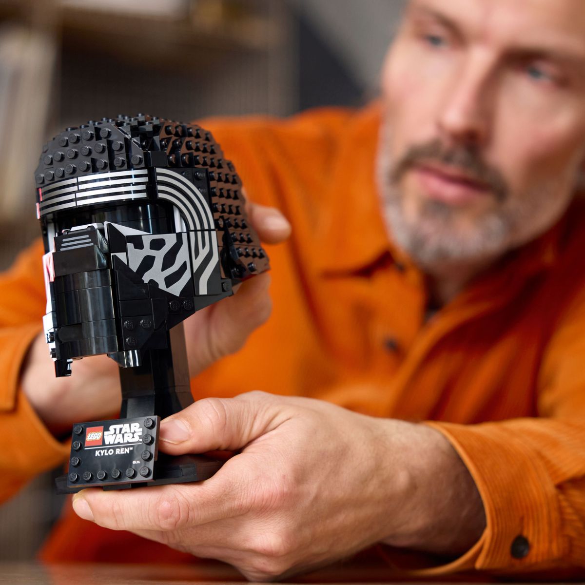 Mô tả LEGO STAR WARS 75415 Đồ Chơi Lắp Ráp Mũ Giáp Kylo Ren (529 chi tiết) - 7