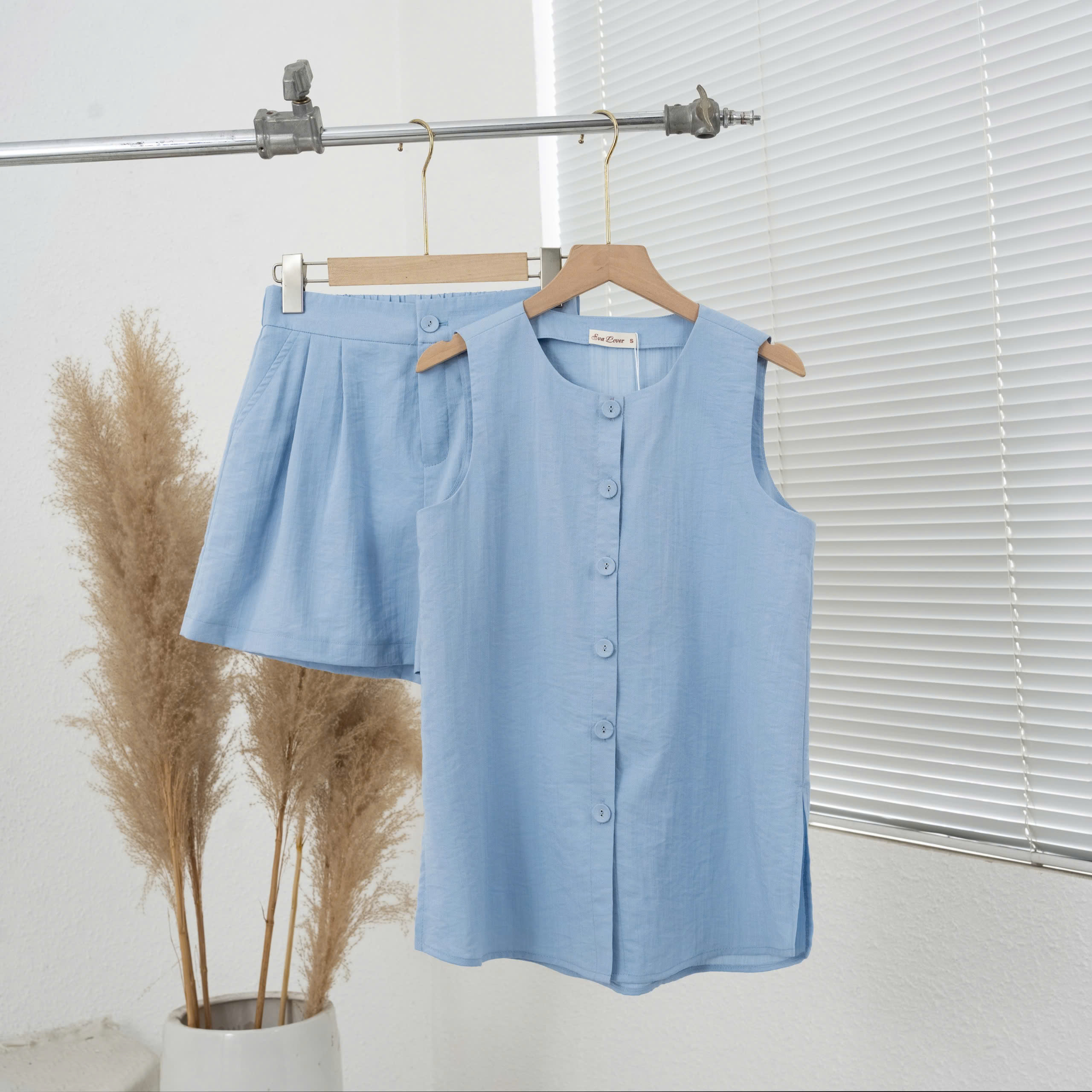 Mô tả Set đồ nữ sát nách mã 280 – Gồm áo sát nách + quần short, form basic nhẹ mát - 2