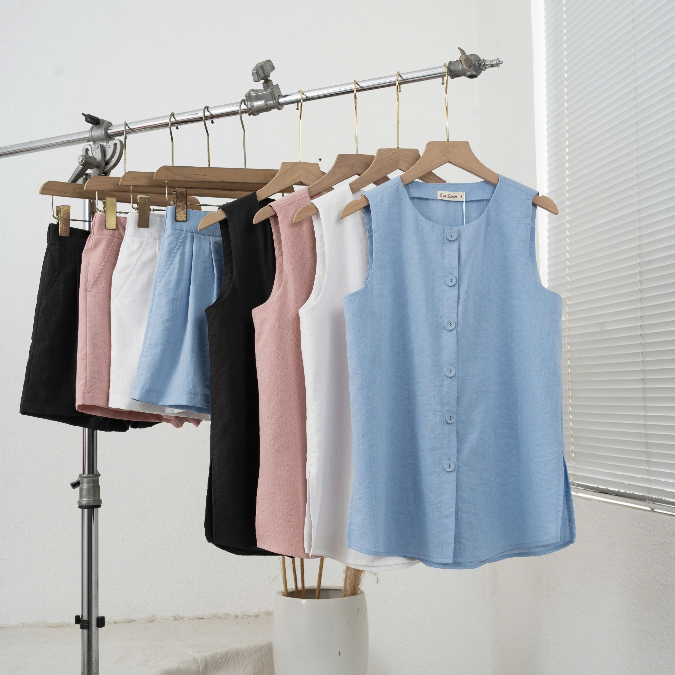 Mô tả Set đồ nữ sát nách mã 280 – Gồm áo sát nách + quần short, form basic nhẹ mát - 3