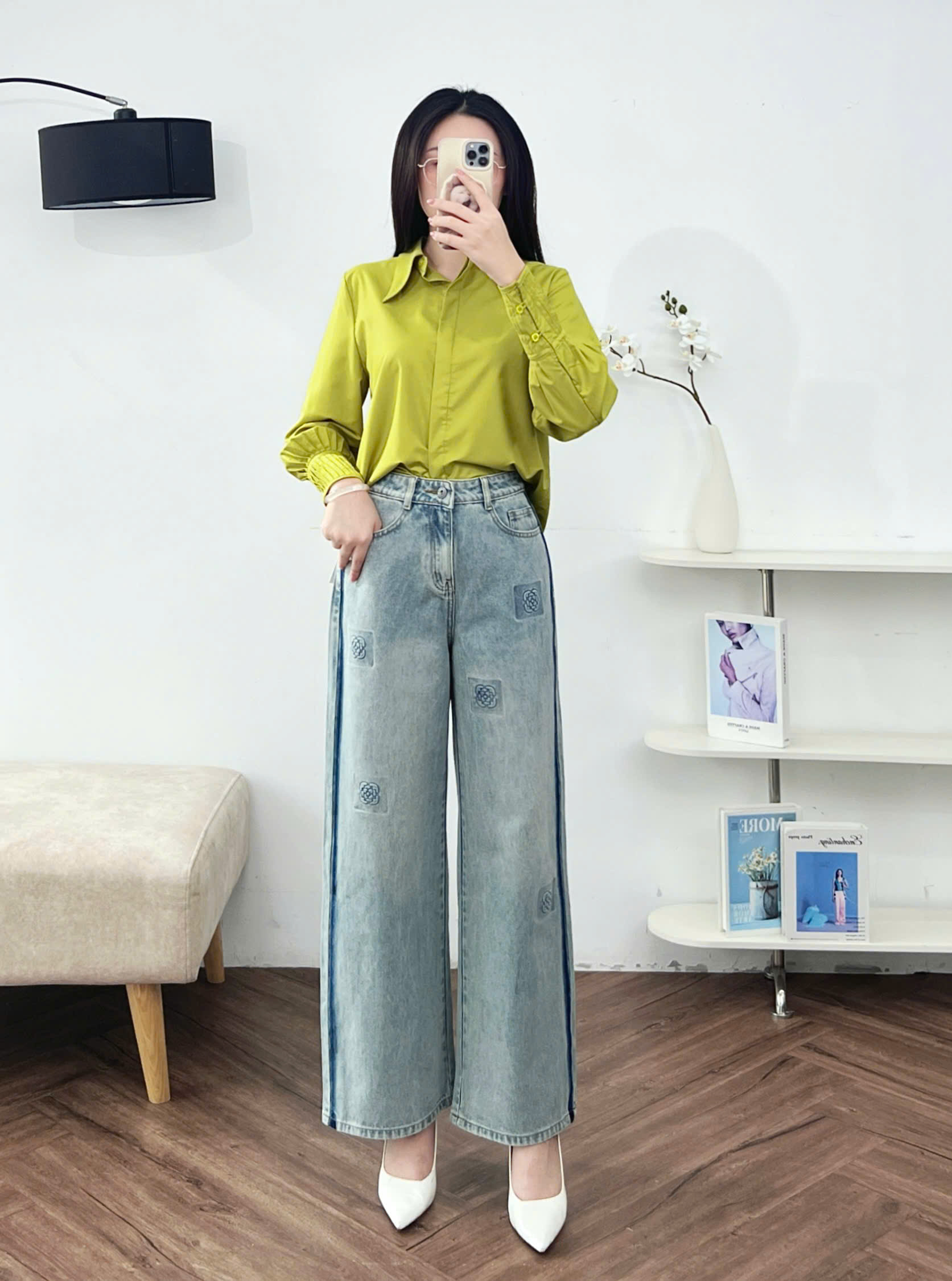Mô tả Quần Jean Nữ 𝐂𝐂𝐇𝐀𝐓 Dáng Suông Rosie Dập Hoa Nổi Chất Liệu Jeans Cao Cấp 15GDJ2012ST - 1