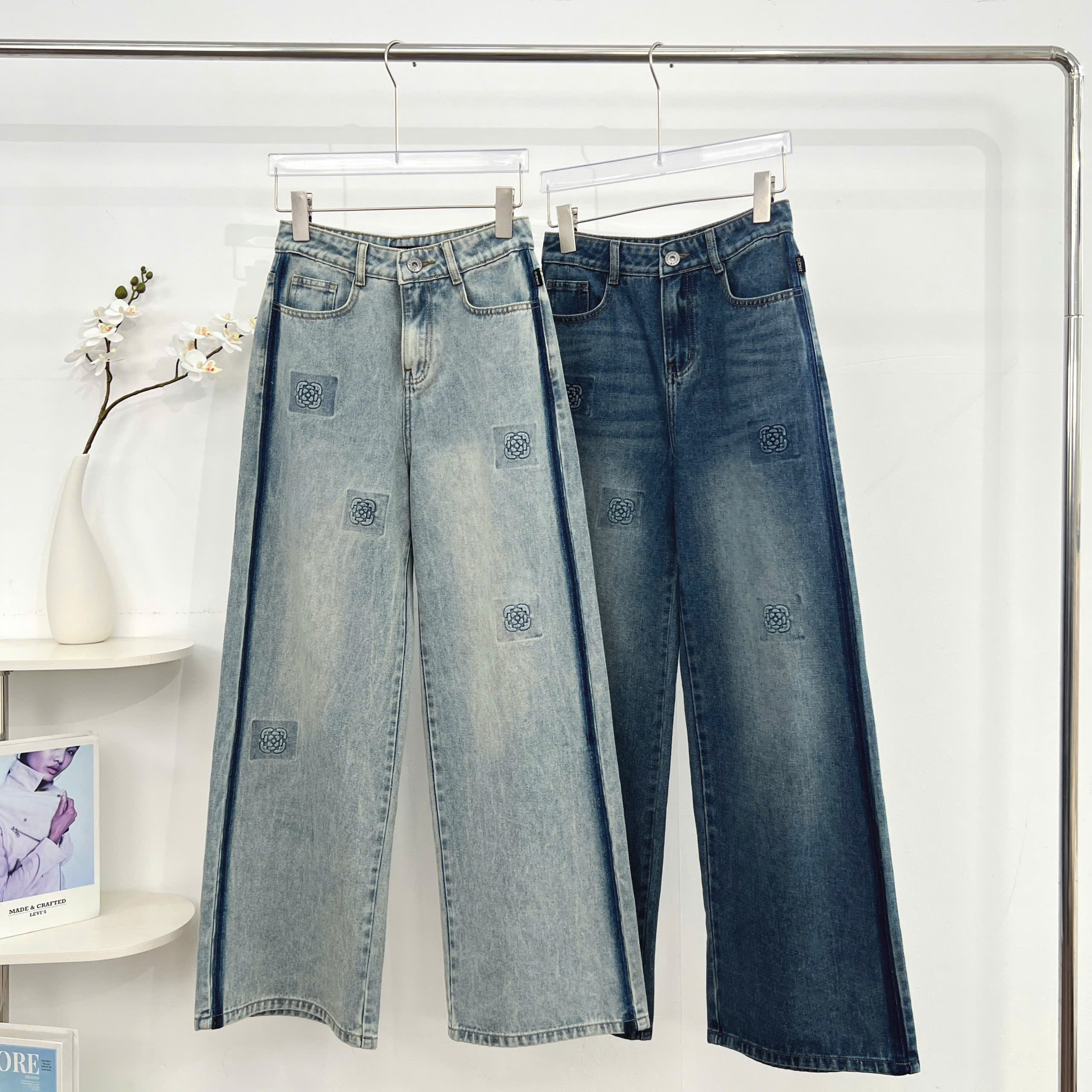 Mô tả Quần Jean Nữ 𝐂𝐂𝐇𝐀𝐓 Dáng Suông Rosie Dập Hoa Nổi Chất Liệu Jeans Cao Cấp 15GDJ2012ST - 2