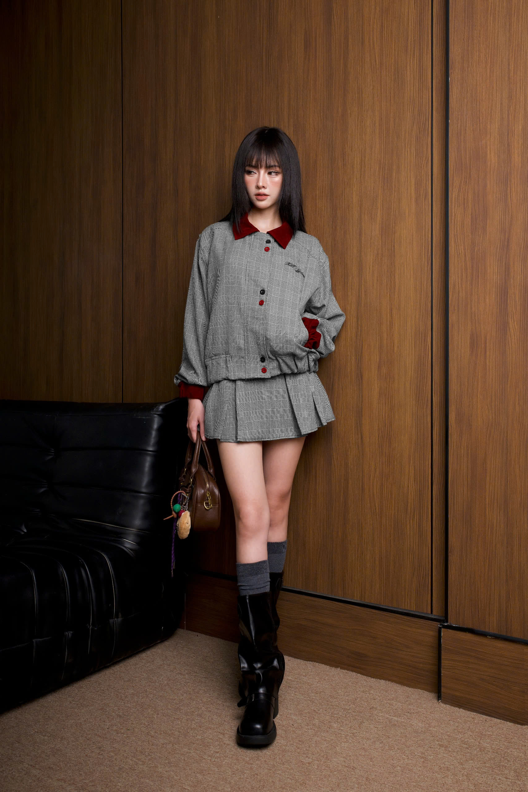 Mô tả Set áo khoác bomber phối chân váy xếp ly CHARLOTTE - 𝐊𝐈𝐋𝐋 𝐒𝐘𝐒𝐓𝐄𝐌 - 1