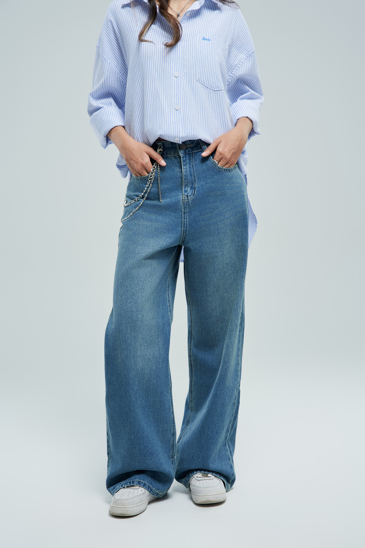 Mô tả Quần Jeans Nữ BOO Dáng Wide-leg Thêu Logo Essential - 1