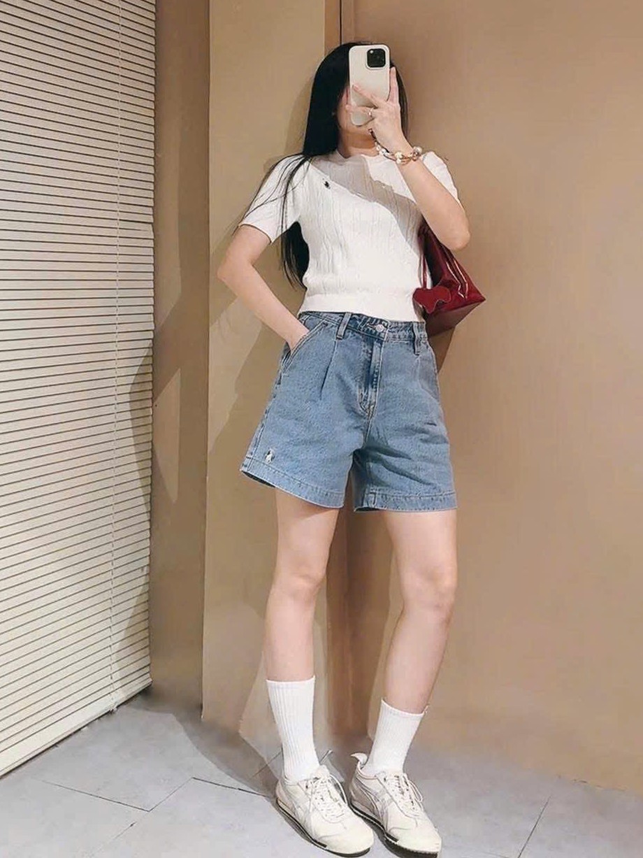 Mô tả Quần short jean lưng cao màu nhạt thêu hình thời trang trẻ trung Callene (L2703) - 1