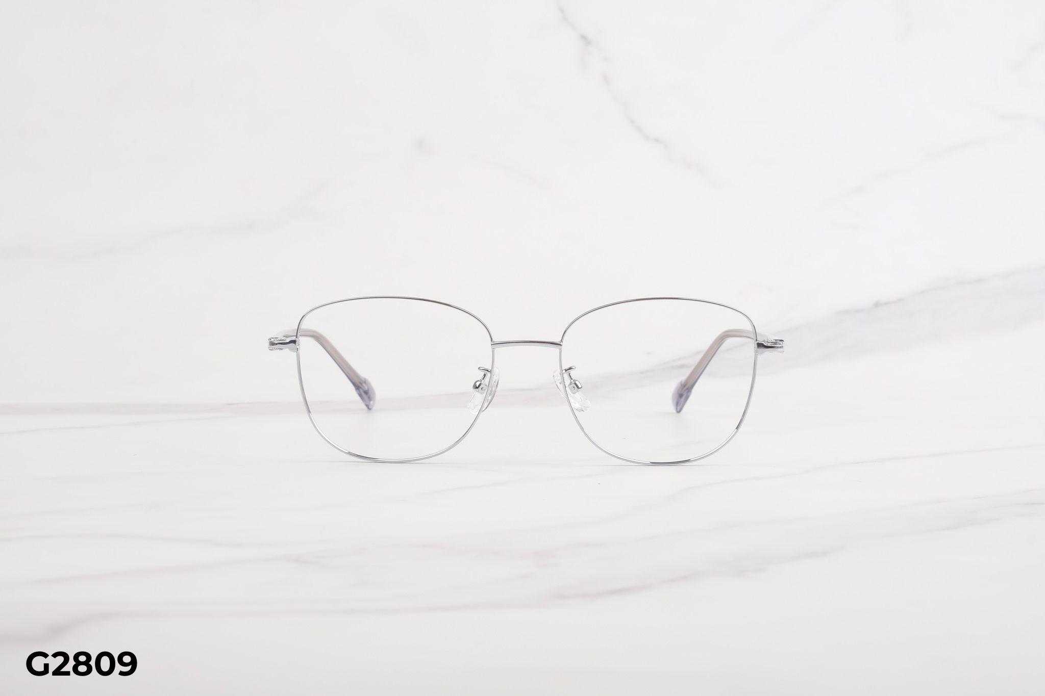 Gọng Kính Cận Titanium Shady Unisex G2809 đeo trên mặt