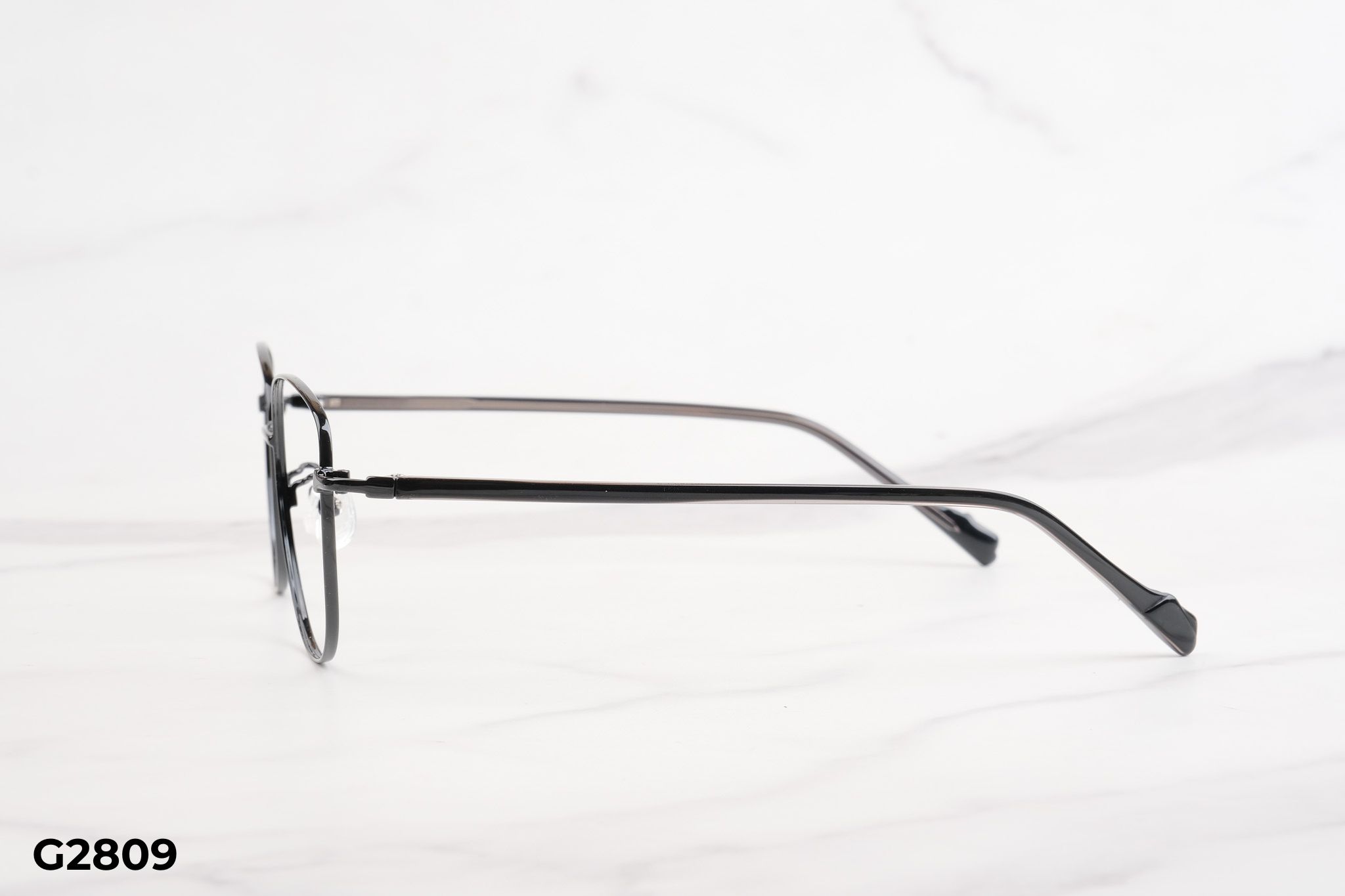 Gọng Kính Cận Titanium Shady Unisex G2809 cận cảnh