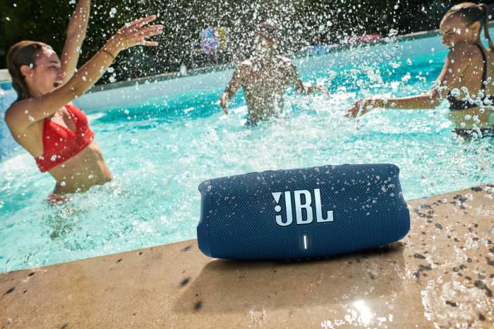 Mô tả Loa Bluetooth JBL Charge 5 Công Suất 40W Tích Hợp Tính Năng Sạc Dự Phòng, Chơi Nhạc tới 20 Giờ Chống Nước Bụi IP67 - 1