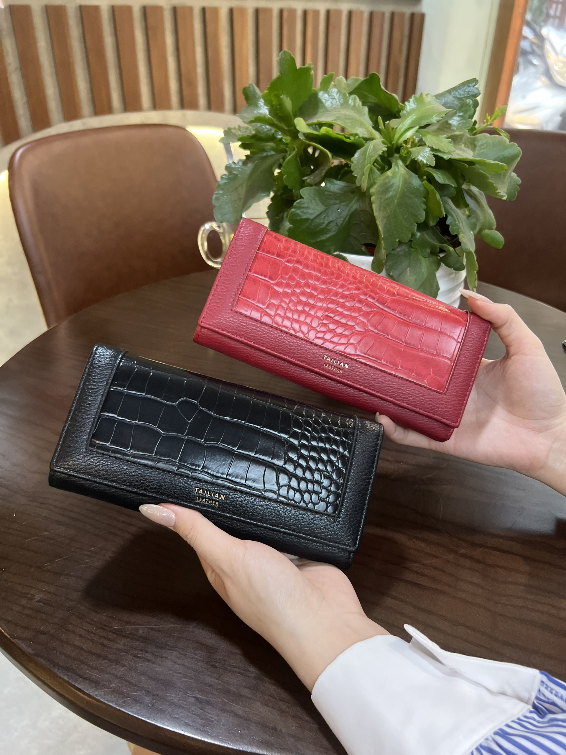 Mô tả Ví Dài Cầm Tay TAILIAN Đựng Tiền Nhiều Ngăn Tiện Lợi Vân Da Cá Sấu Cao Cấp Cực Đẹp TL26 - 1