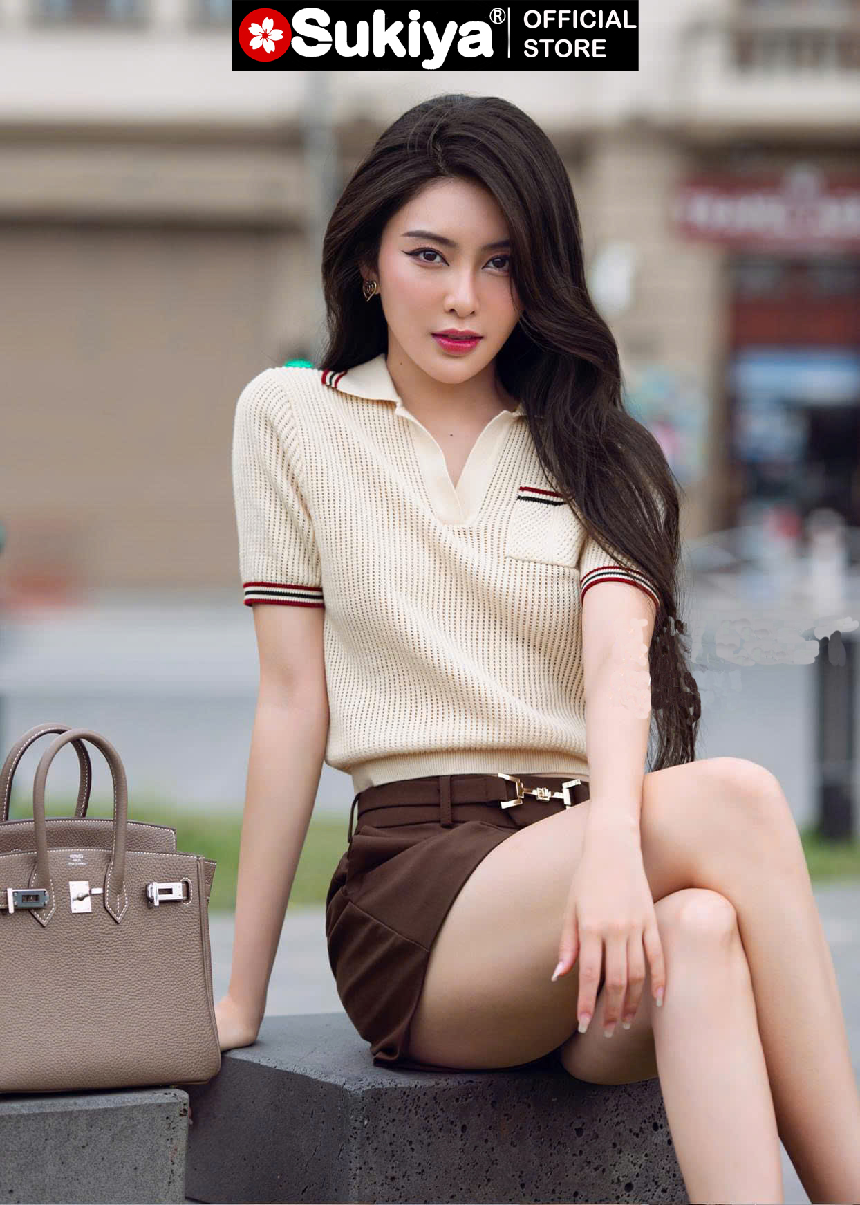 Mô tả Áo Len Nữ SUKIYA Gắn Túi ngực Phối Kẻ Trẻ Trung Họa Tiết Lỗ Thoáng AL104 - 1