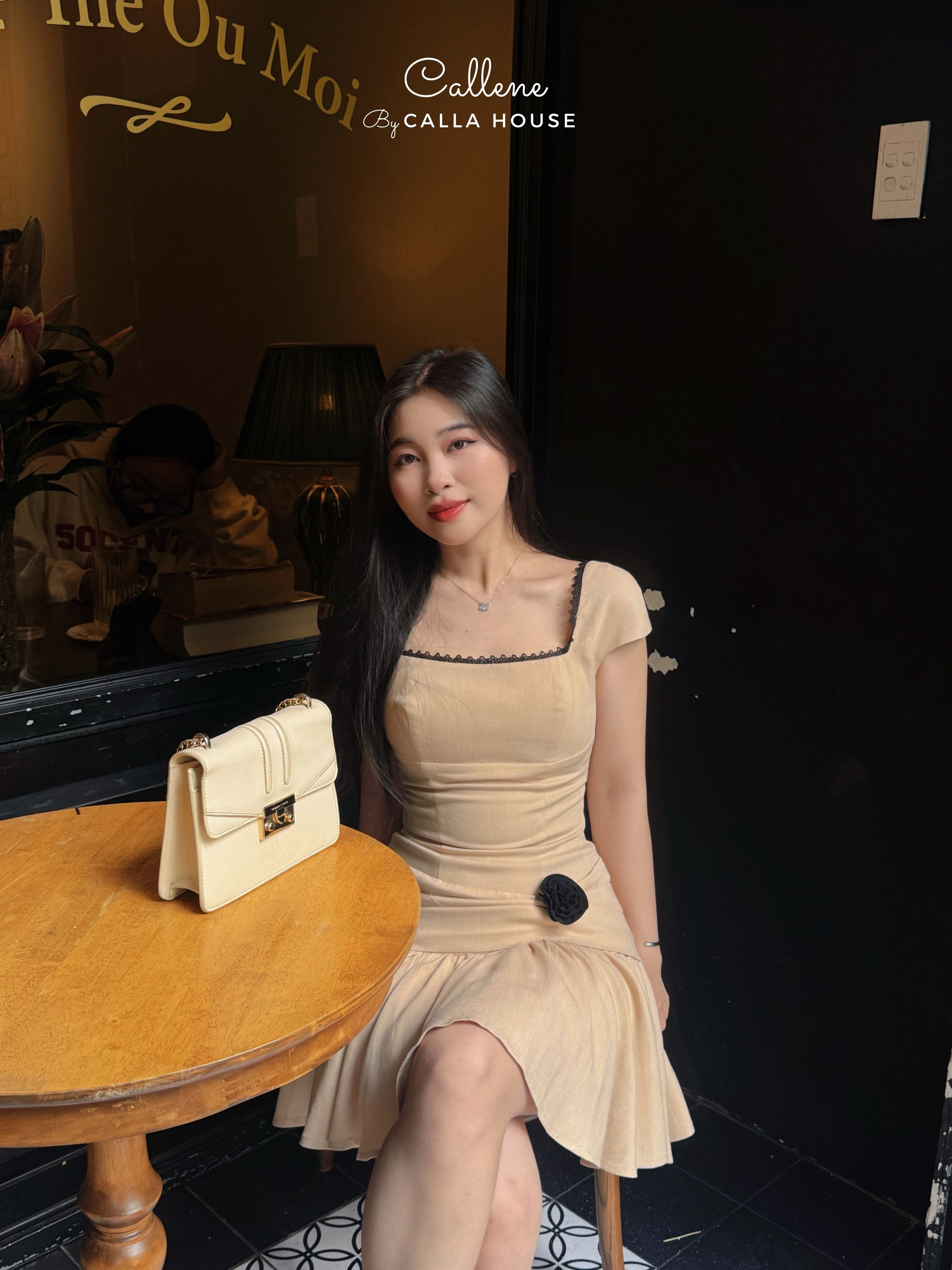 Mô tả Đầm linen EVELYN kem cổ vuông dáng ngắn phối ren tùng xếp ly cao cấp Callene (CC464) - 2