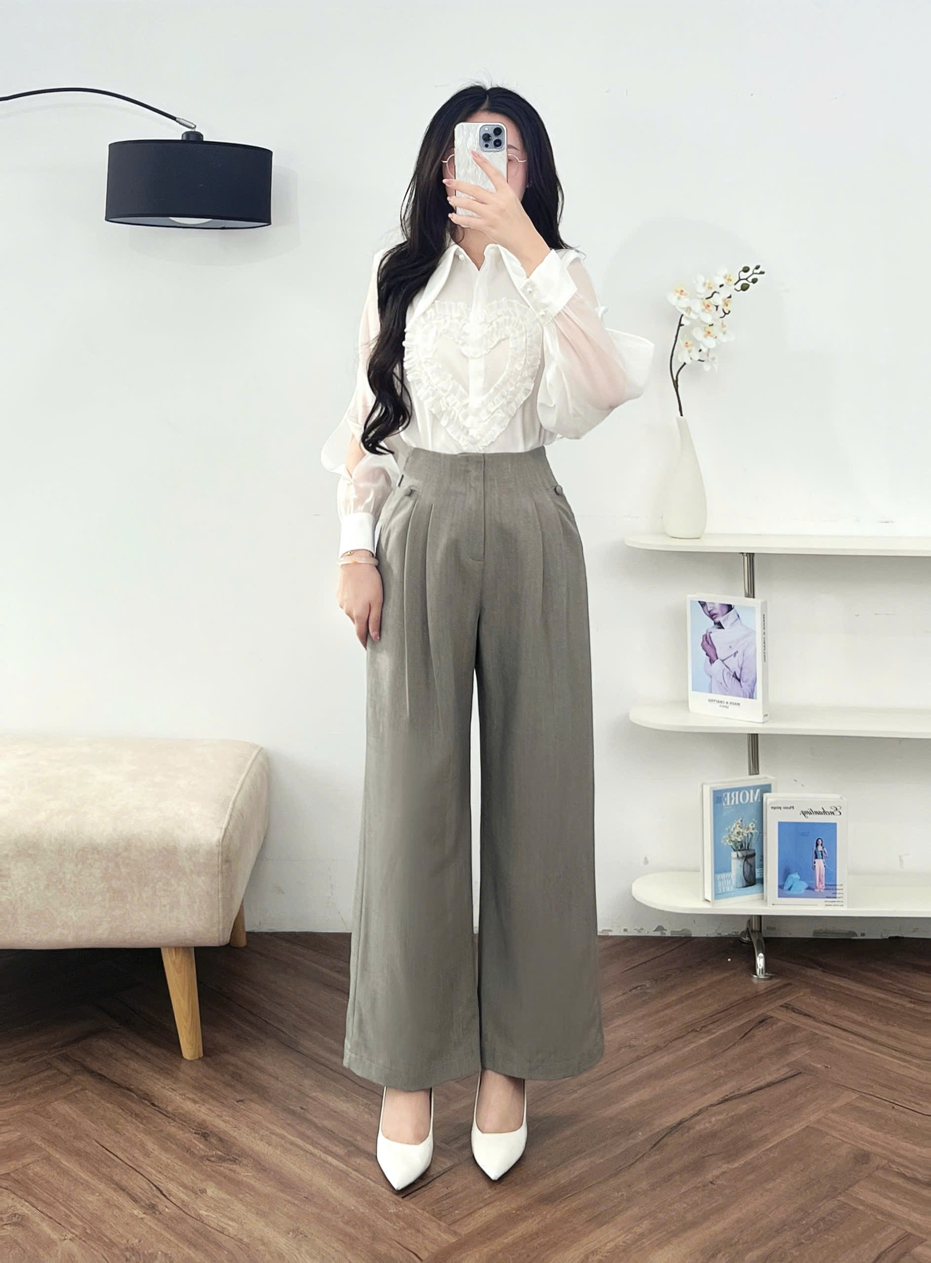 Mô tả Áo Sơ Mi Nữ 𝐂𝐂𝐇𝐀𝐓 Kiểu Xẻ Tay Bèo Rúm Hình Trái Tim Chất Liệu Voan Mềm Mại 15FDV2001ST - 2